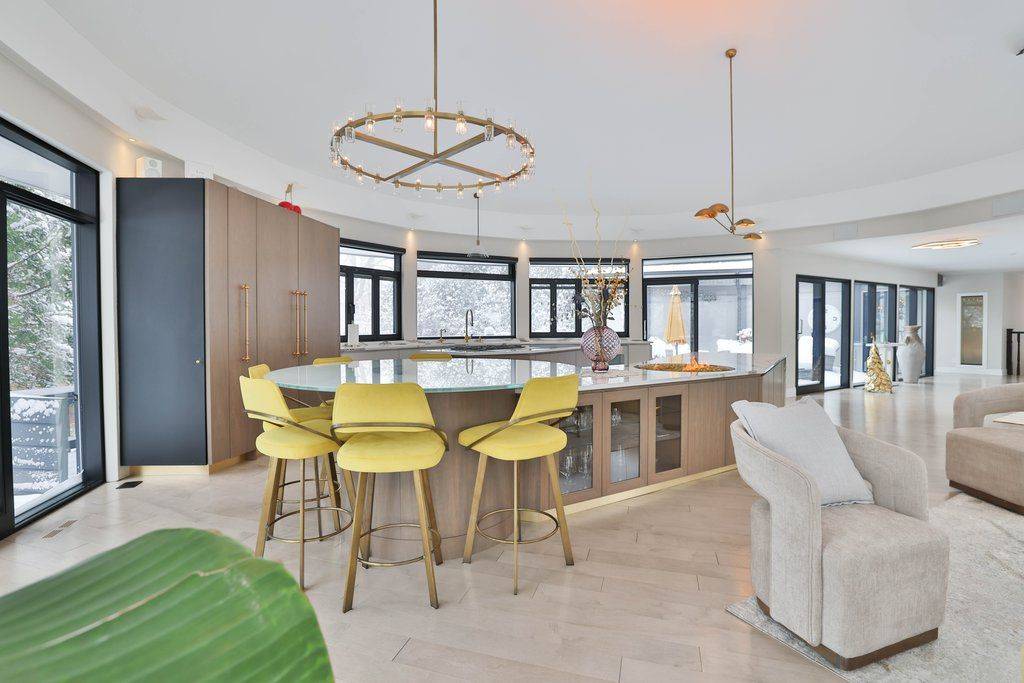 Mississauga, ON L5H 2L8,1352 Nocturne CT