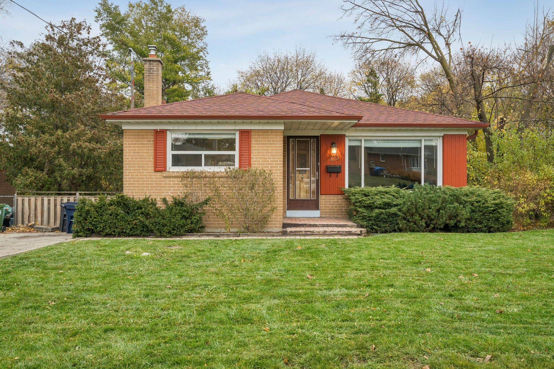 Toronto W10, ON M9W 3B9,123 Jeffcoat DR