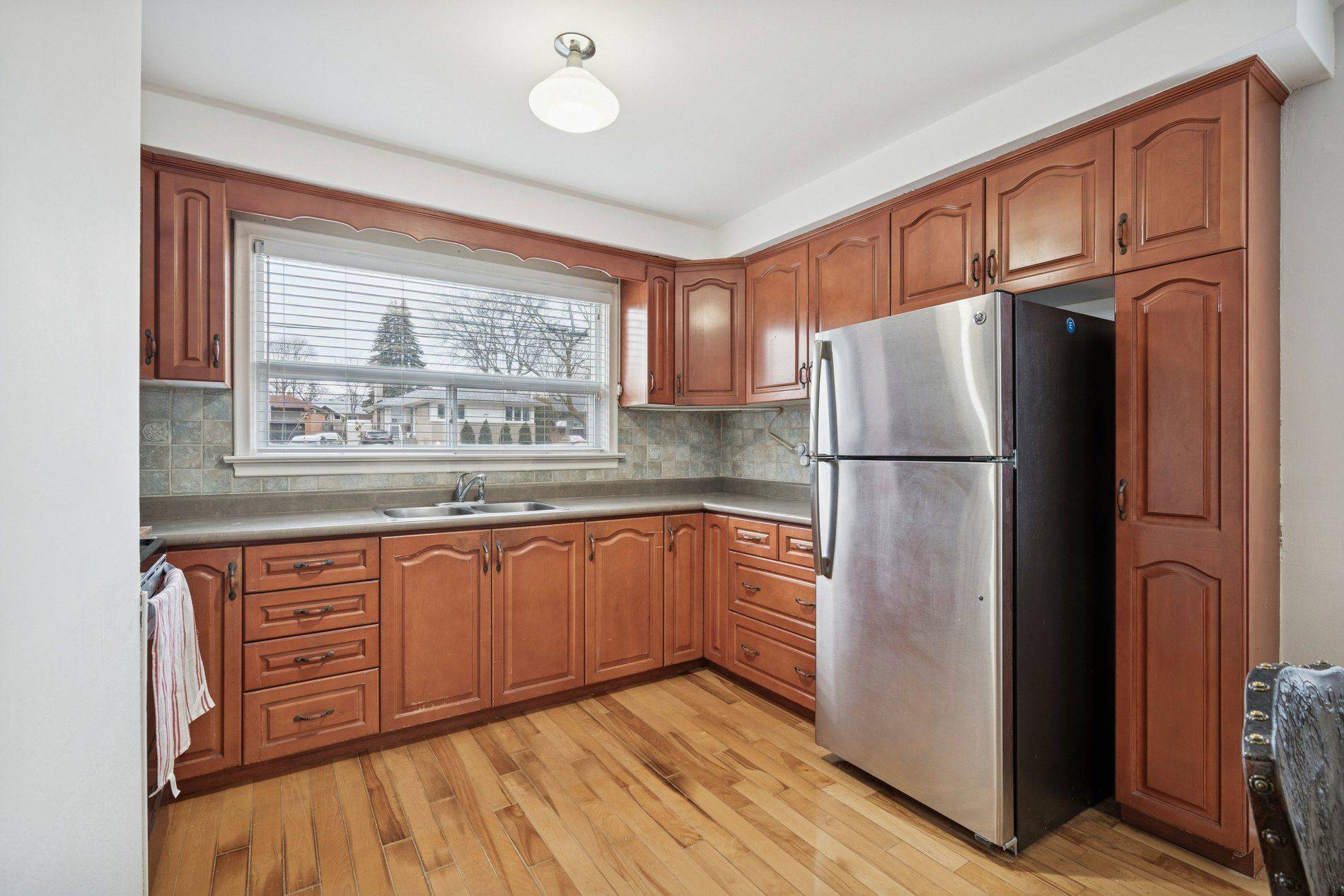 Toronto W10, ON M9W 3B9,123 Jeffcoat DR