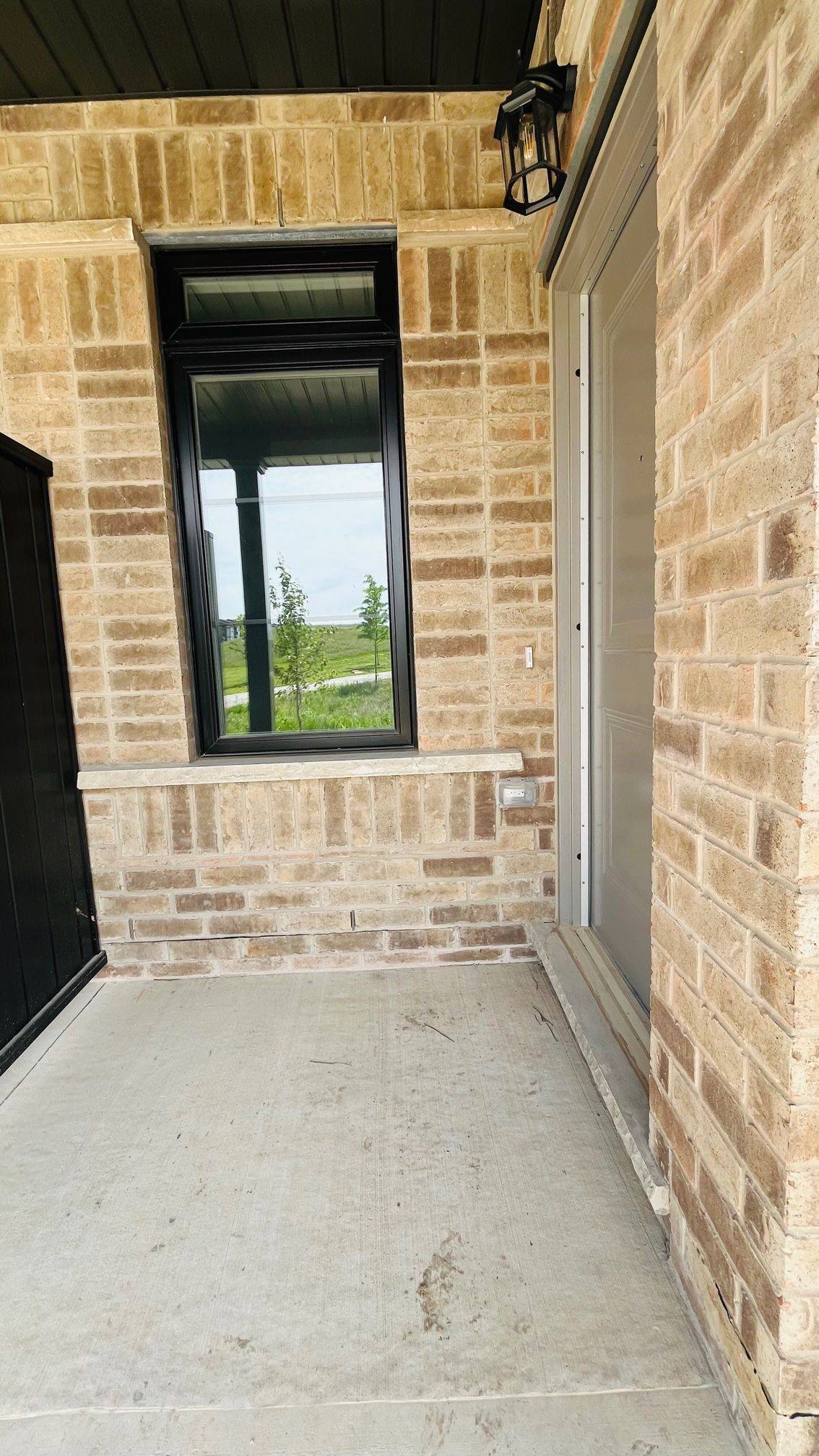 Kitchener, ON N2R 1R7,24 Lomond LN