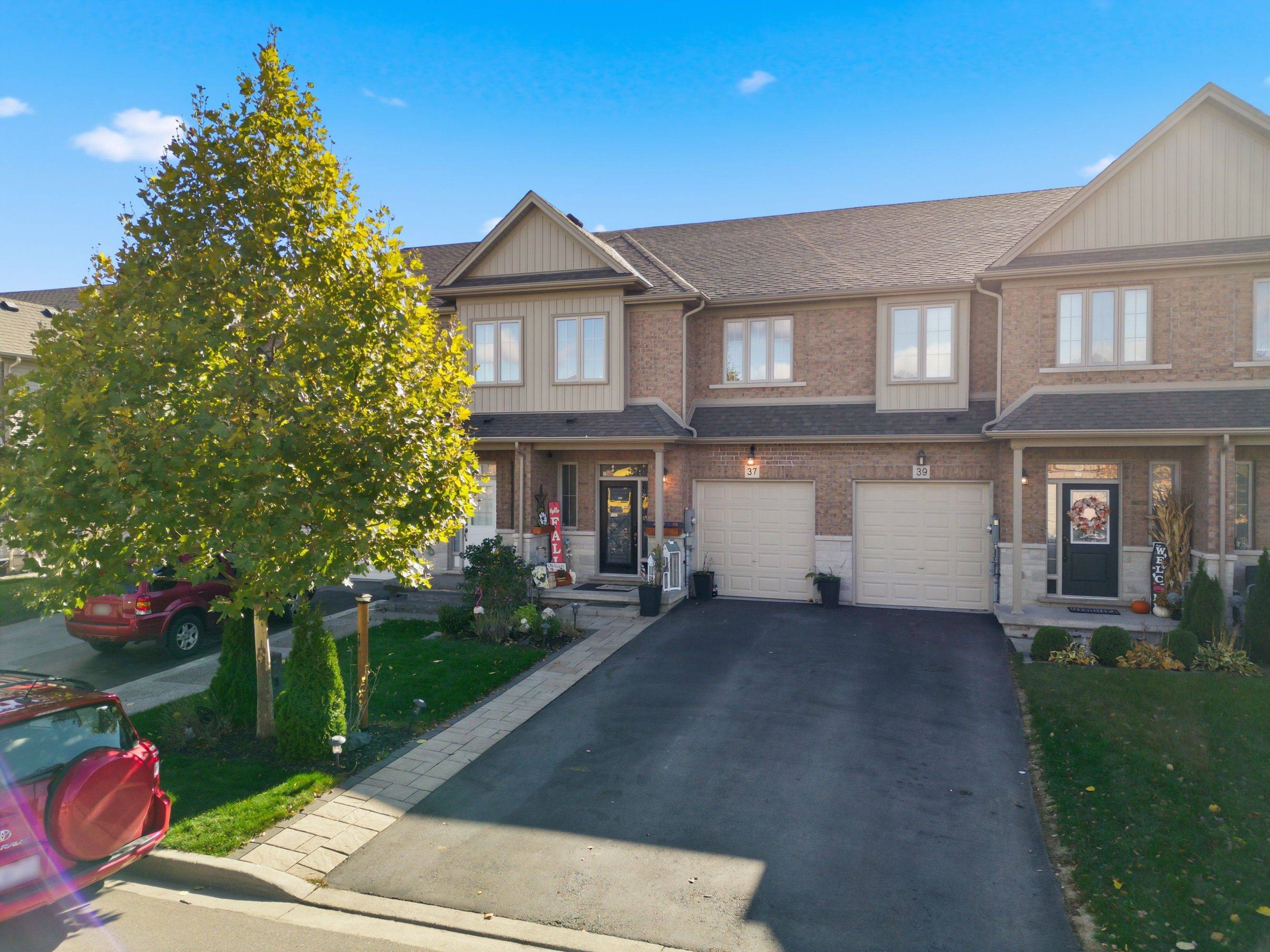 Hamilton, ON L0R 1C0,37 FAIRGROUNDS DR