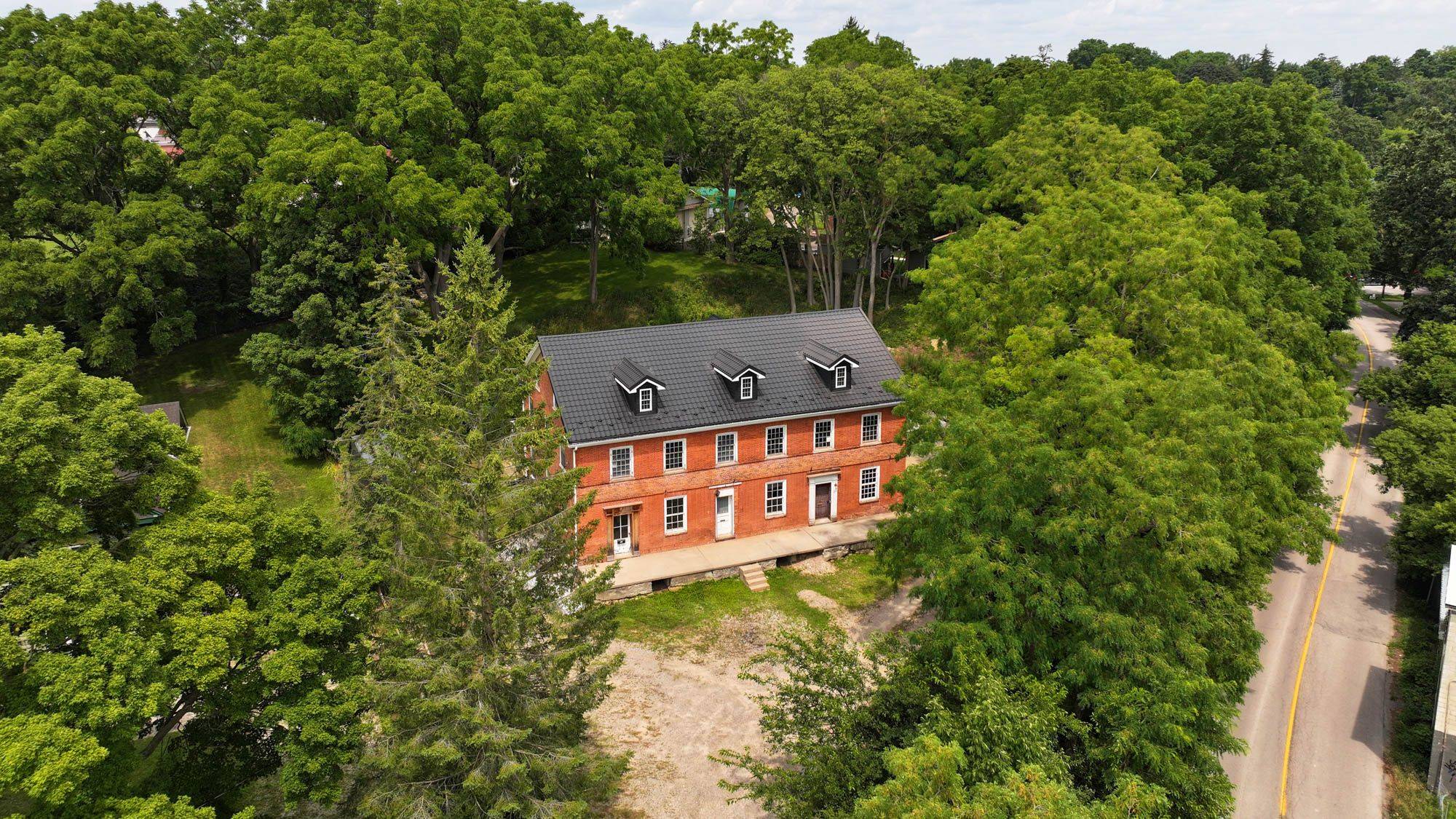 Kitchener, ON N2K 1R4,38 Shirk PL