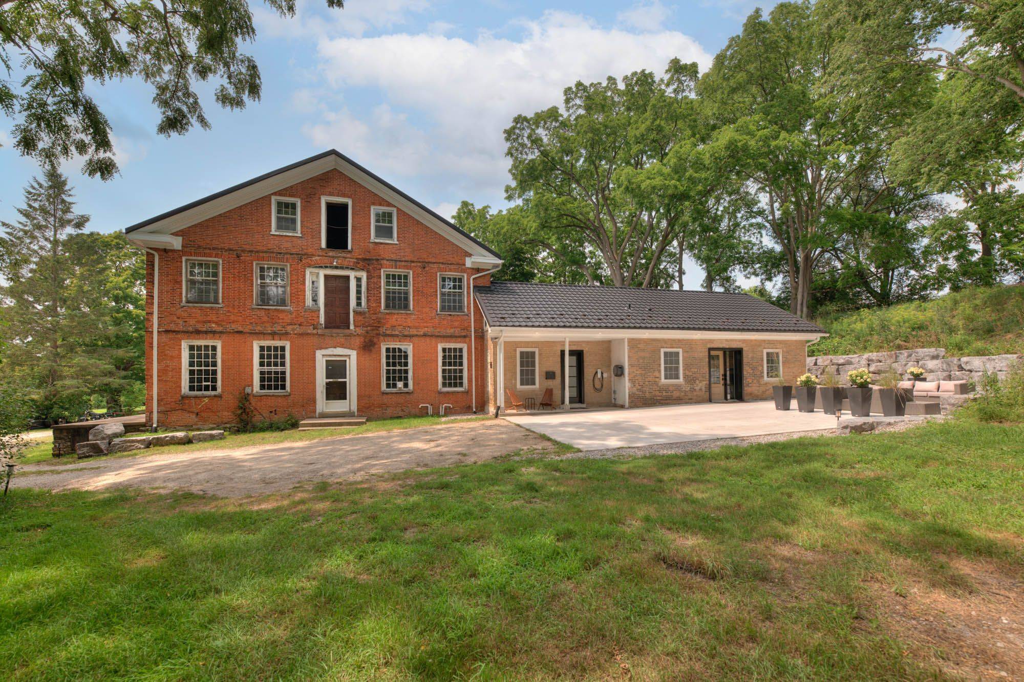 Kitchener, ON N2K 1R4,38 Shirk PL