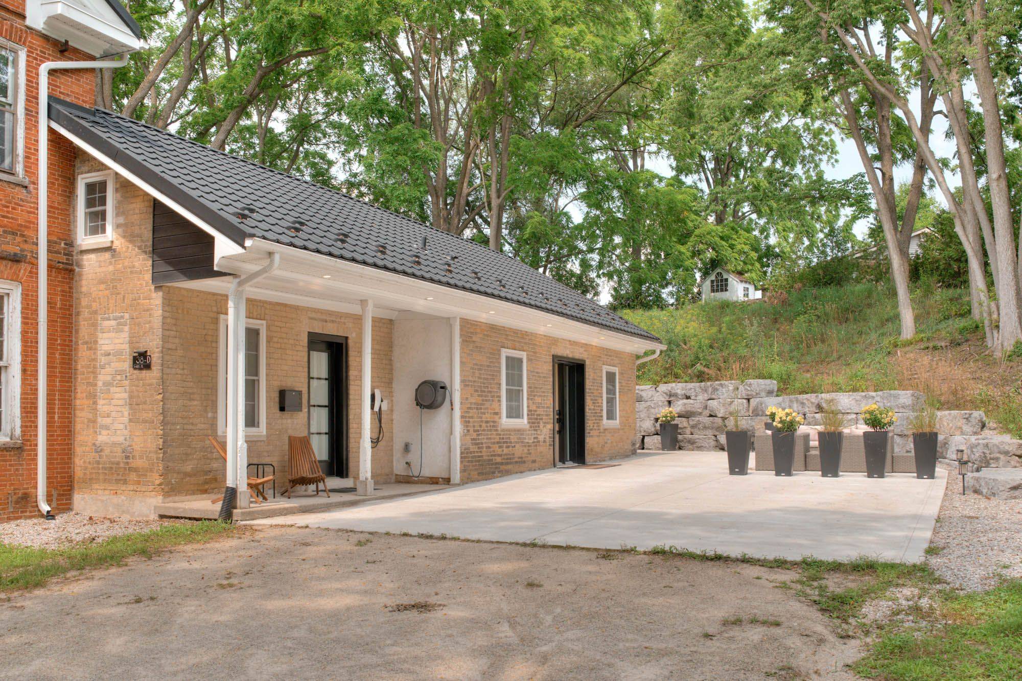 Kitchener, ON N2K 1R4,38 Shirk PL