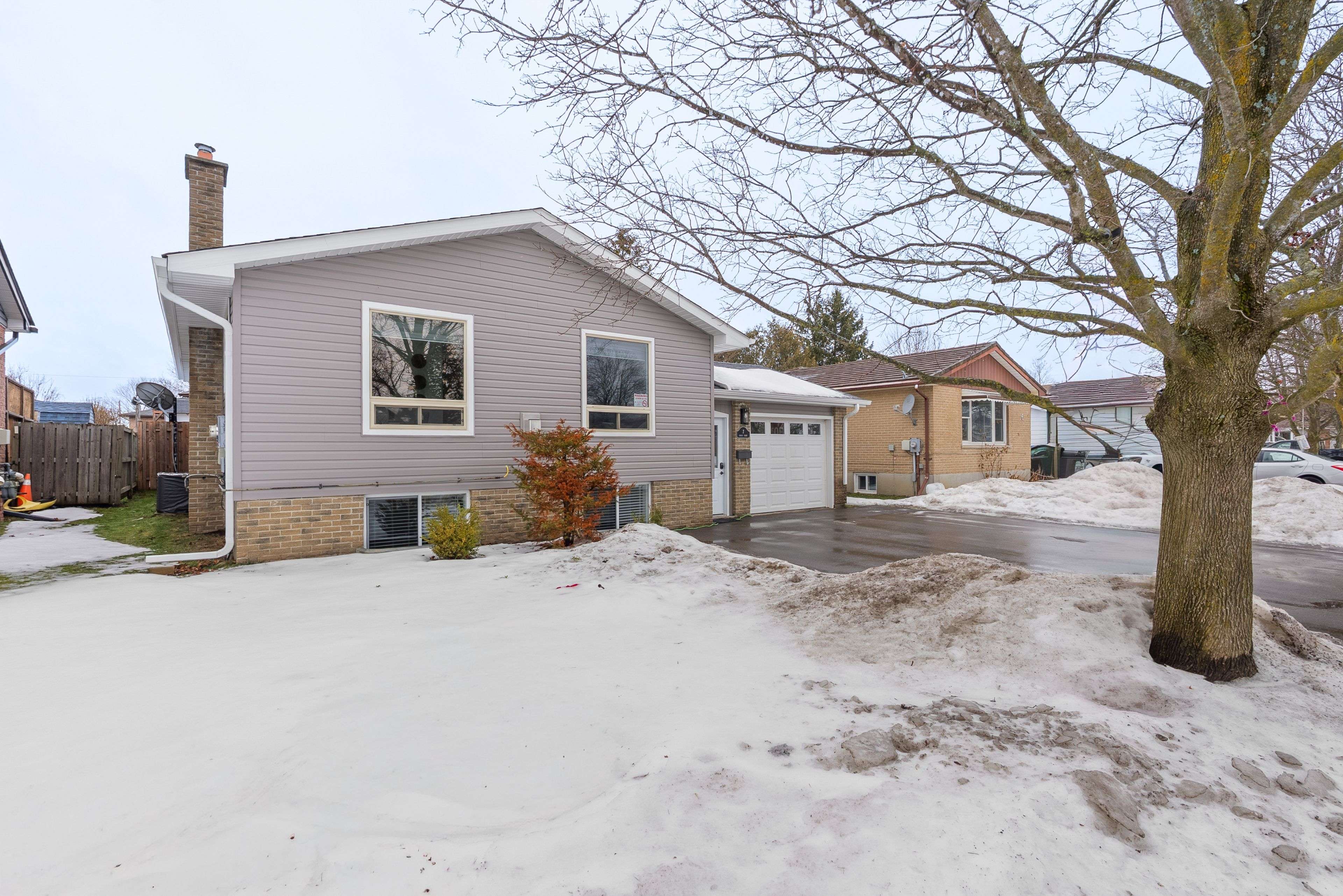 Kawartha Lakes, ON K9V 5J3,7 Birch CT
