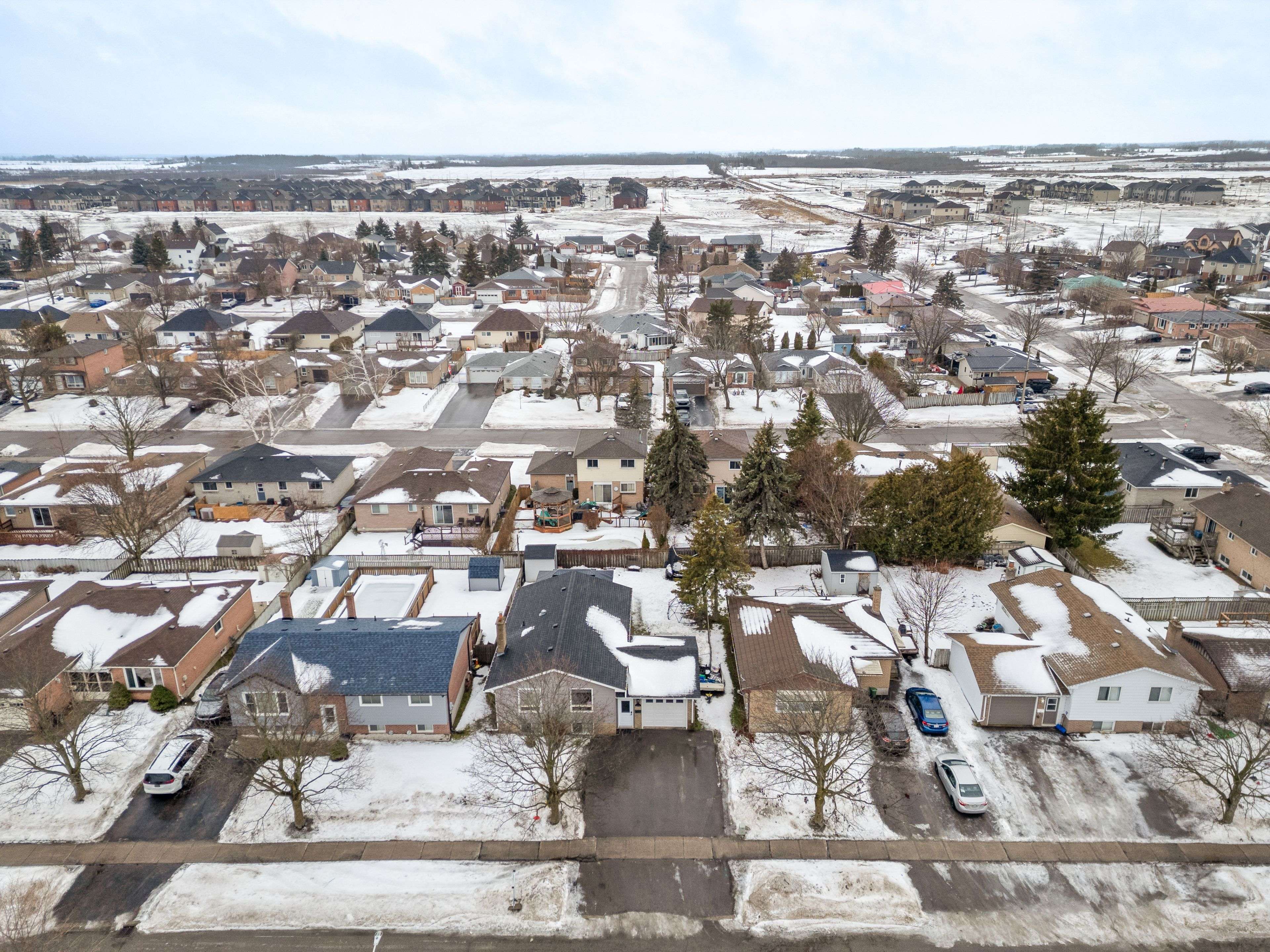 Kawartha Lakes, ON K9V 5J3,7 Birch CT