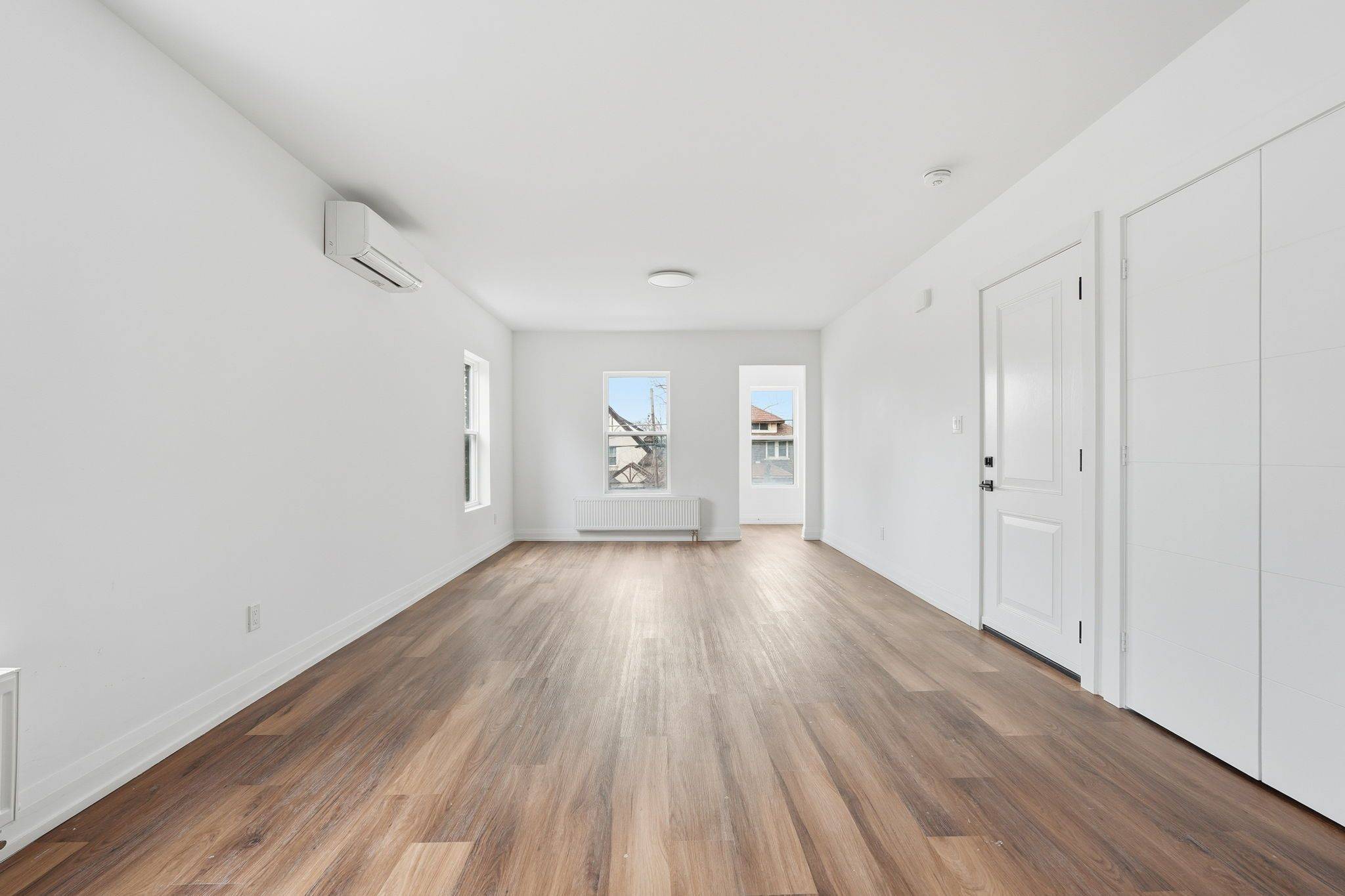 Niagara Falls, ON L2E 1V9,4876 Simcoe ST #4