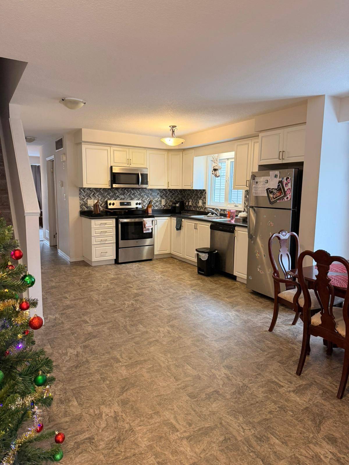 London South, ON N6L 0C7,3200 Singleton AVE #23