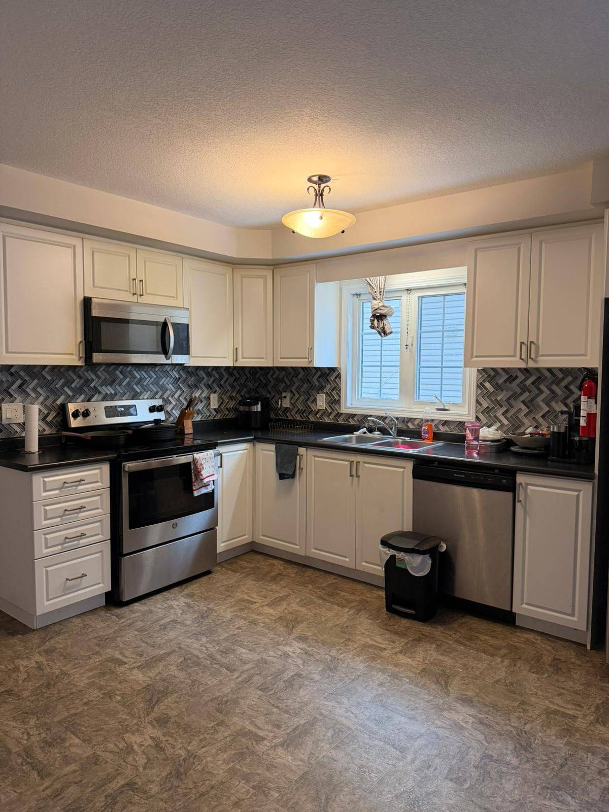 London South, ON N6L 0C7,3200 Singleton AVE #23