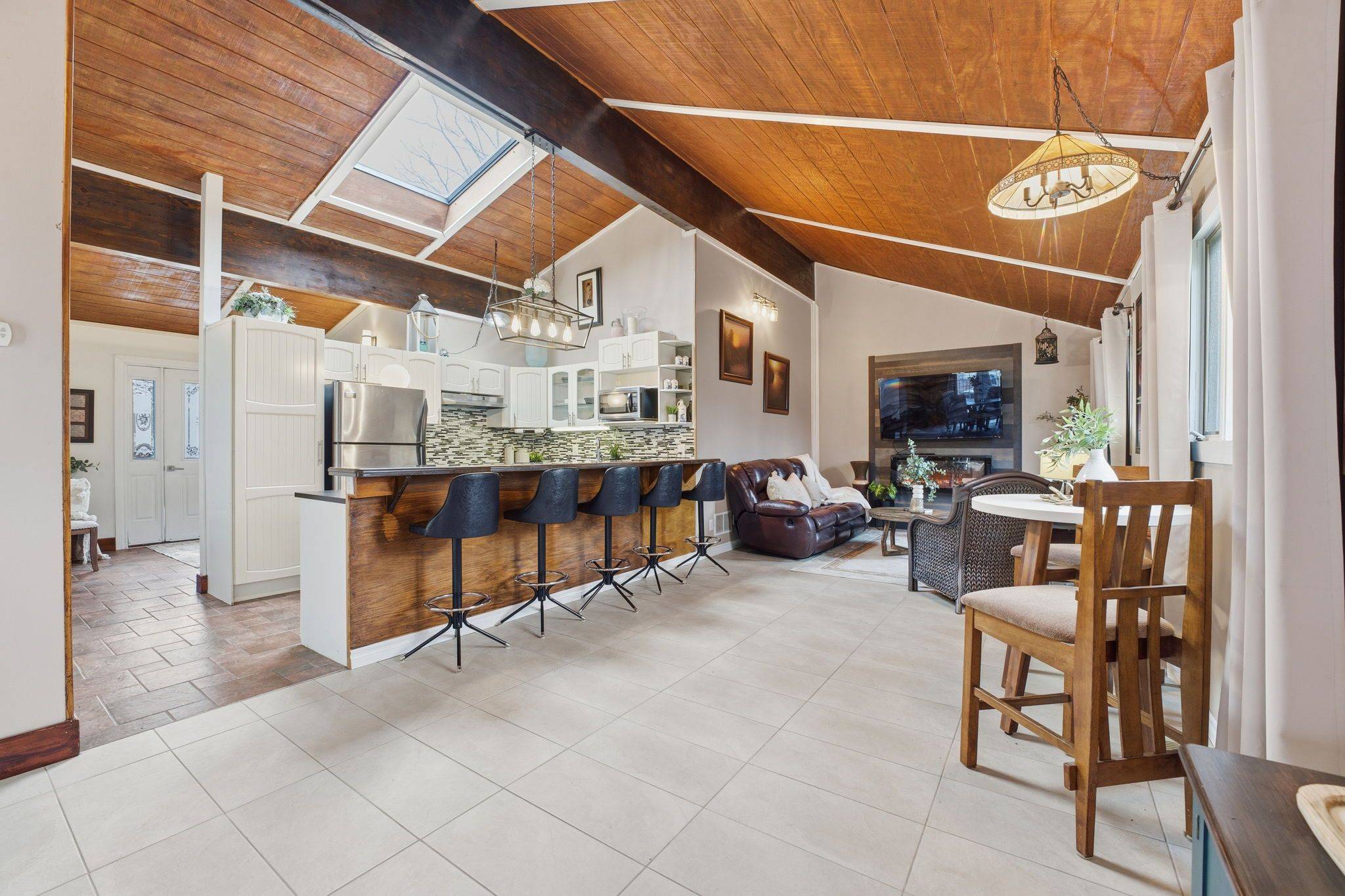 Haldimand, ON N3W 1E4,430 Winniett ST