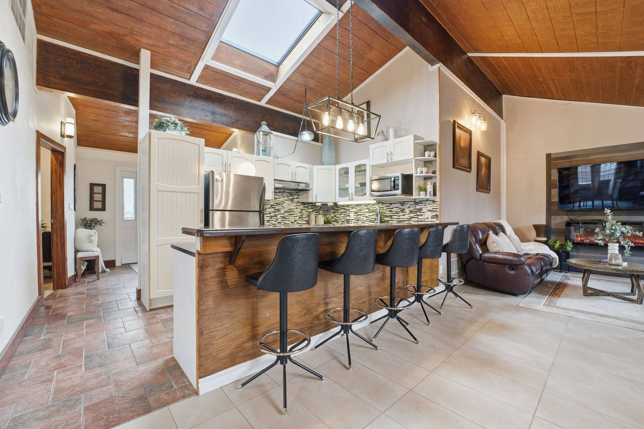 Haldimand, ON N3W 1E4,430 Winniett ST