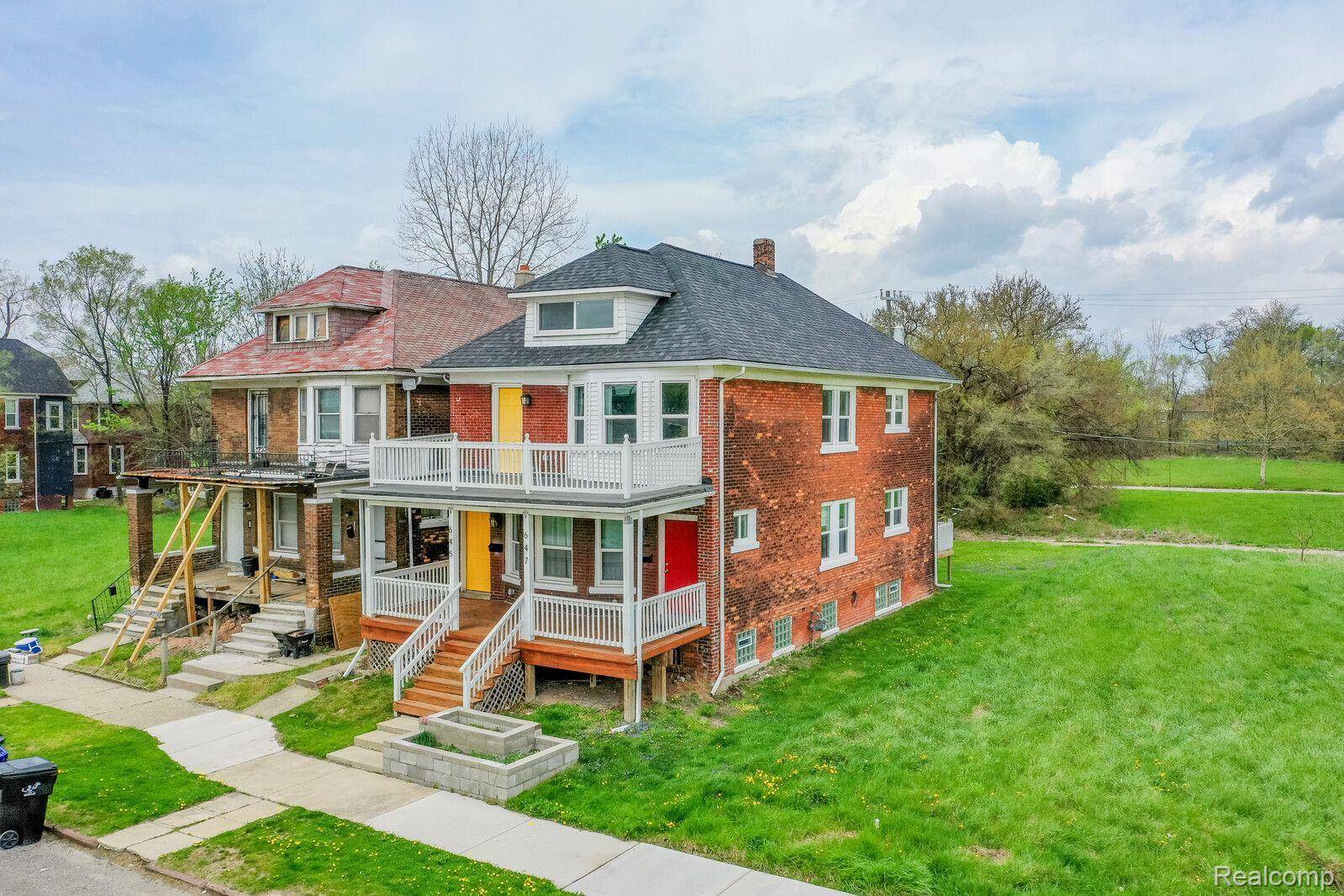 Detroit, MI 48202,647 E BETHUNE ST