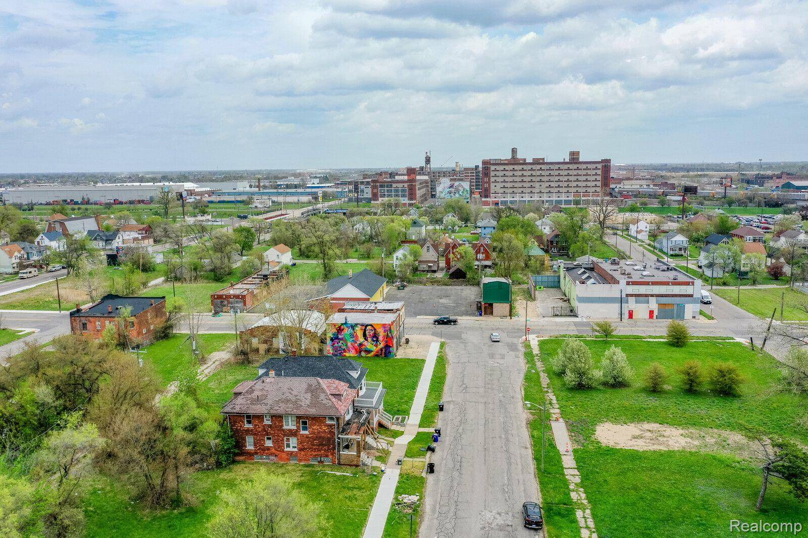 Detroit, MI 48202,647 E BETHUNE ST