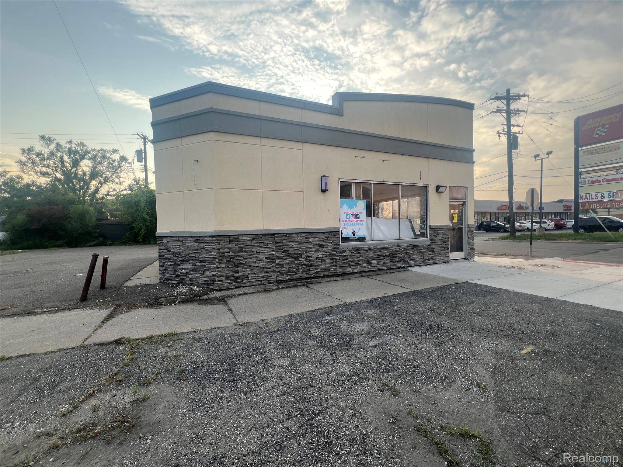 Detroit, MI 48227,14253 Greenfield RD