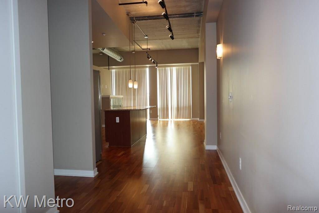 Royal Oak, MI 48067,350 N Main ST #502