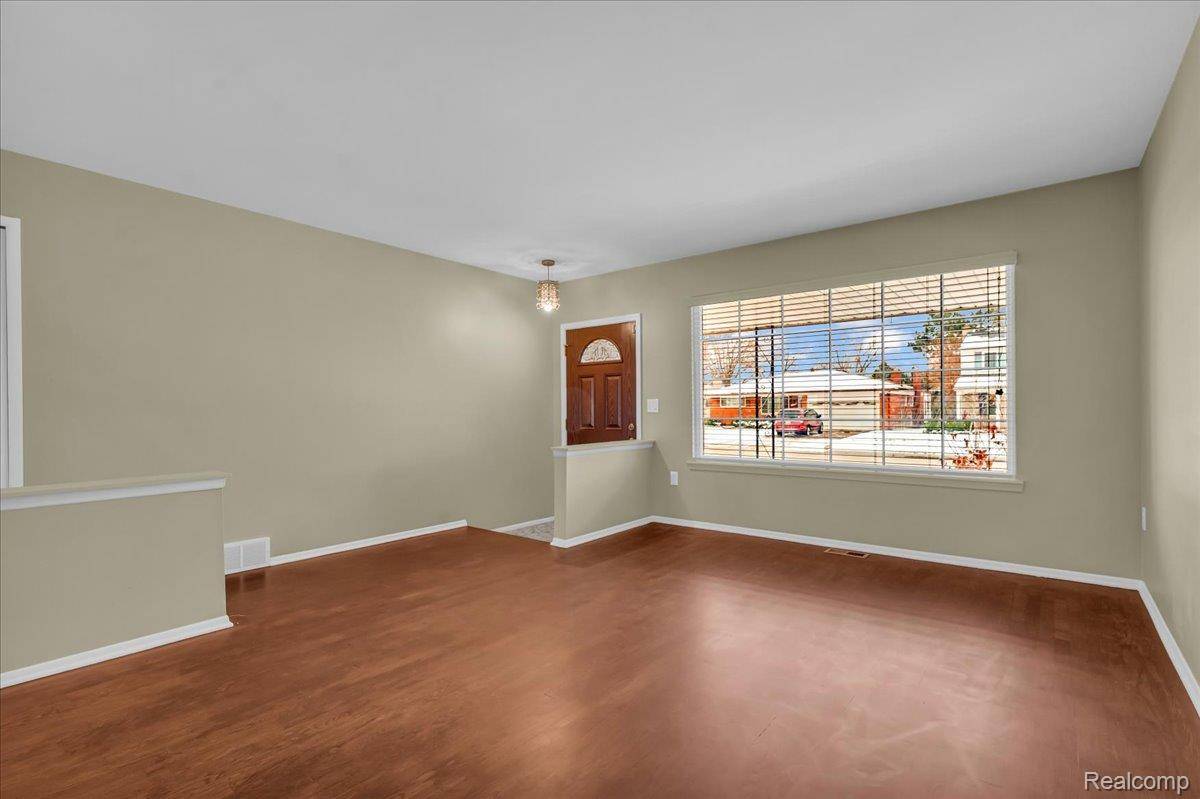 Warren, MI 48088,27739 Yvette DR