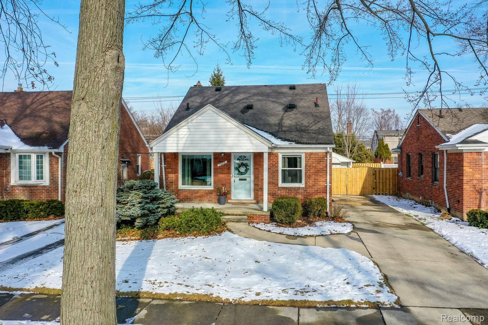 Grosse Pointe Woods, MI 48236,1456 Aline DR