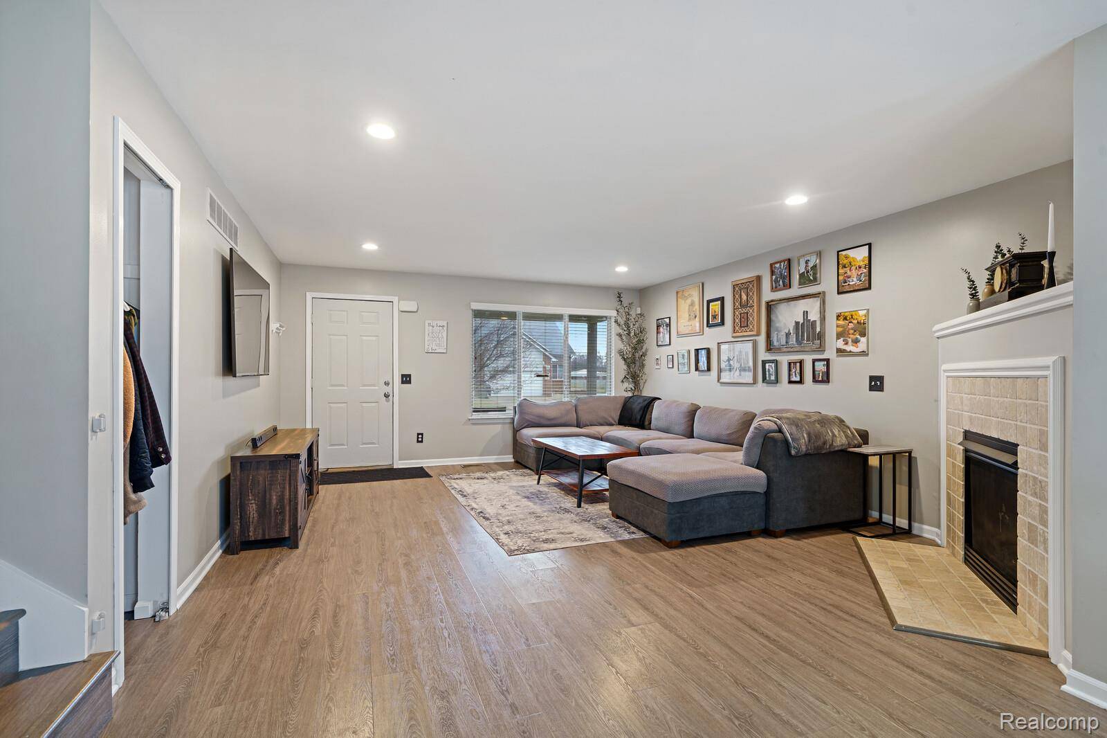 Clinton Township, MI 48035,23342 Grandy ST