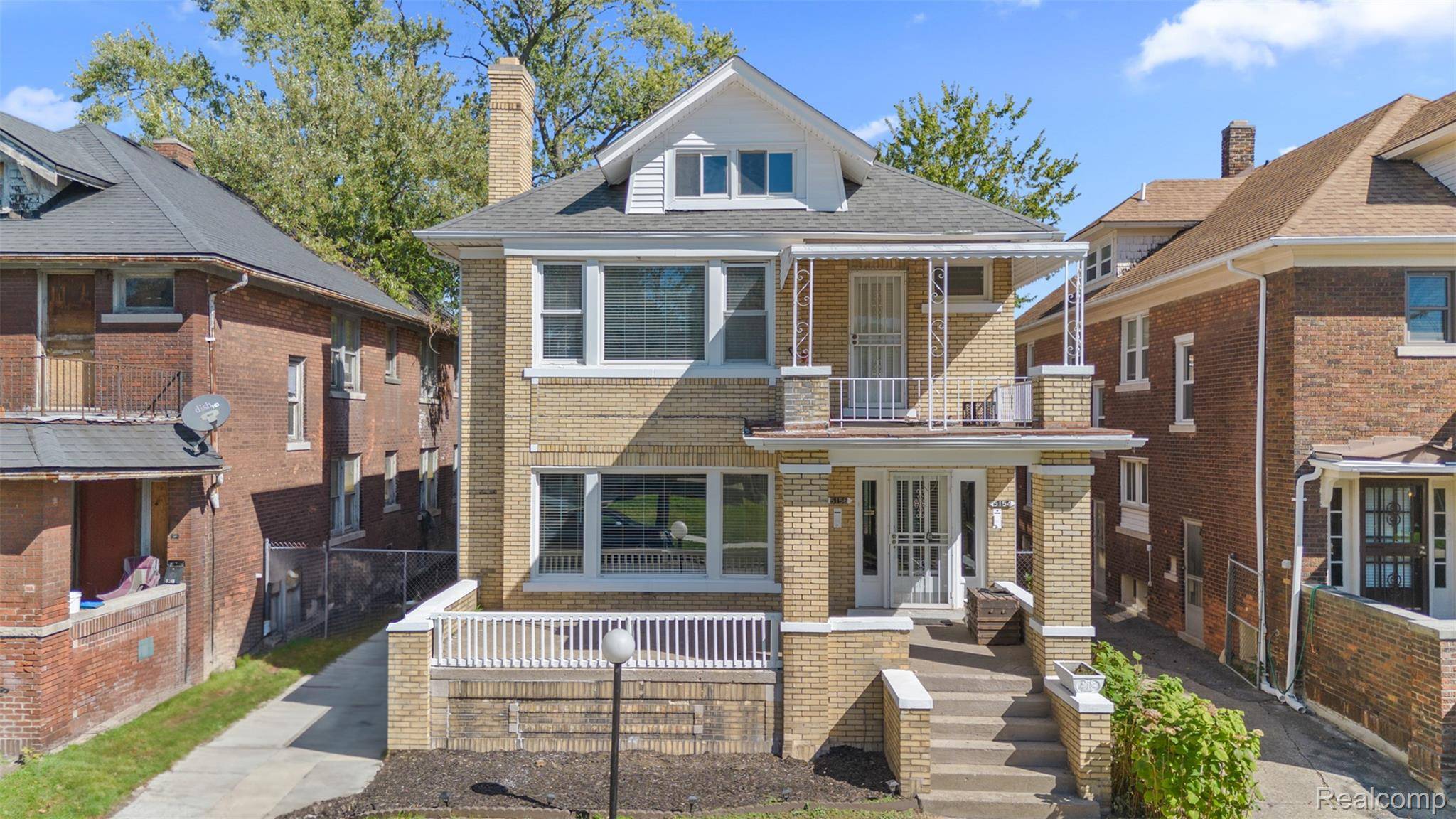 Detroit, MI 48213,5154-5156 Burns ST