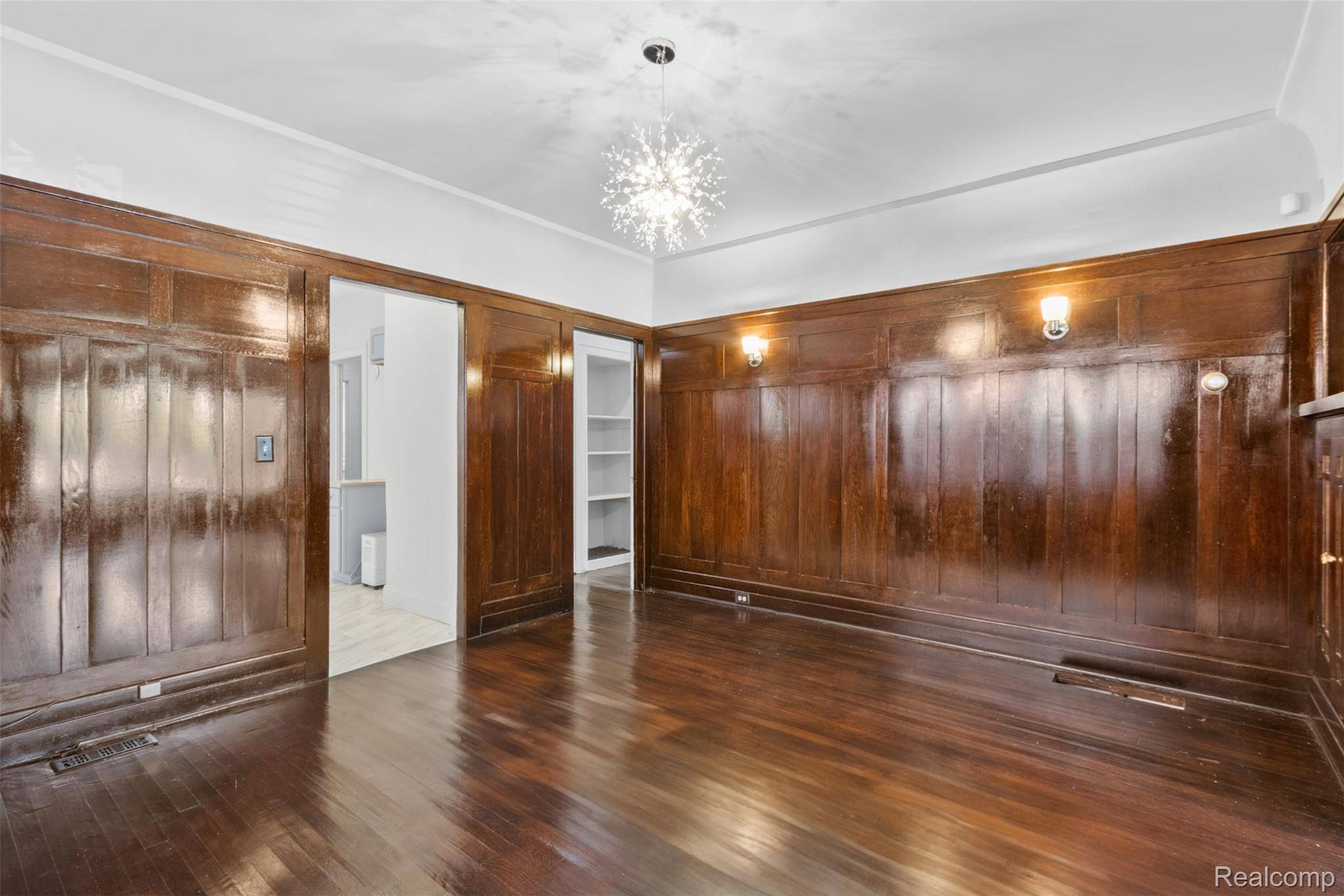 Detroit, MI 48213,5154-5156 Burns ST