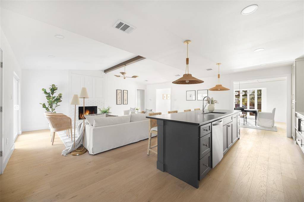 Dallas, TX 75238,9747 Parkford Drive