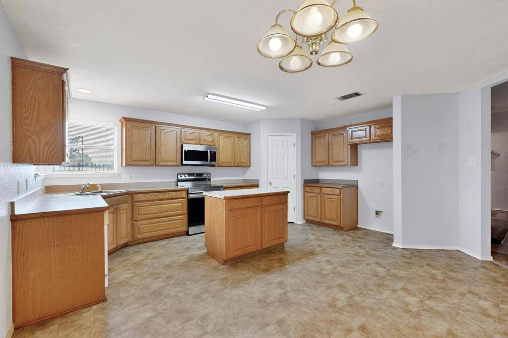 Burleson, TX 76028,729 Ridgehill Drive