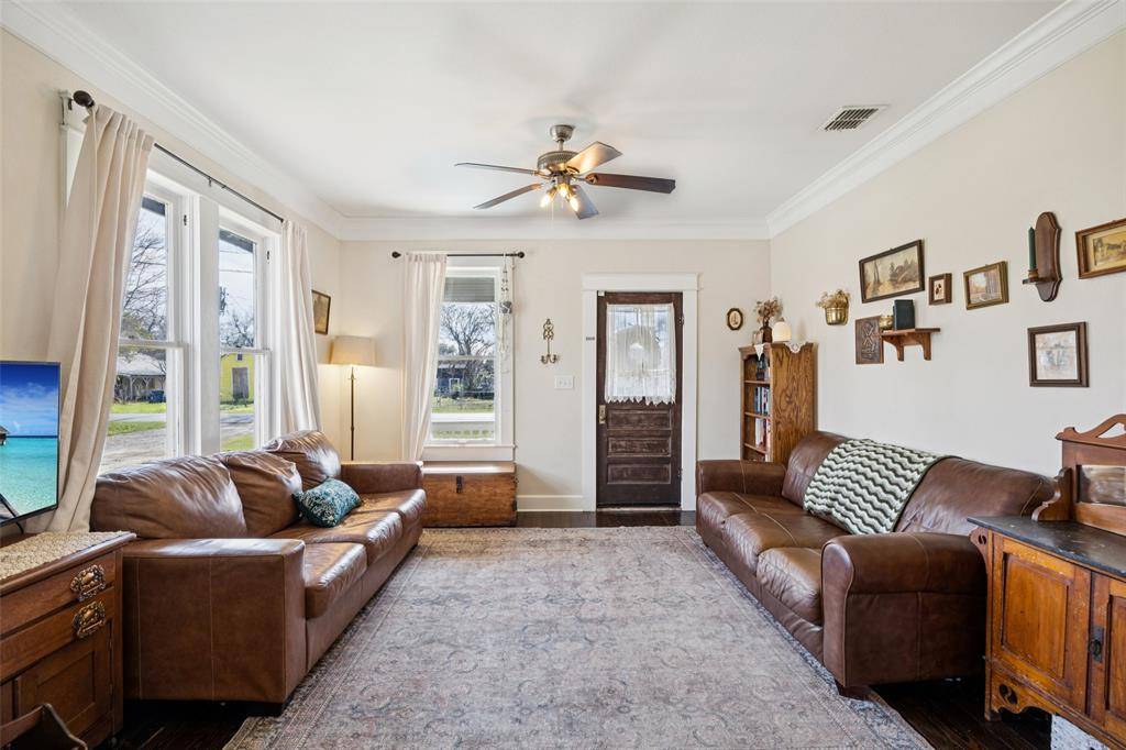 Waxahachie, TX 75165,211 E Ross Street