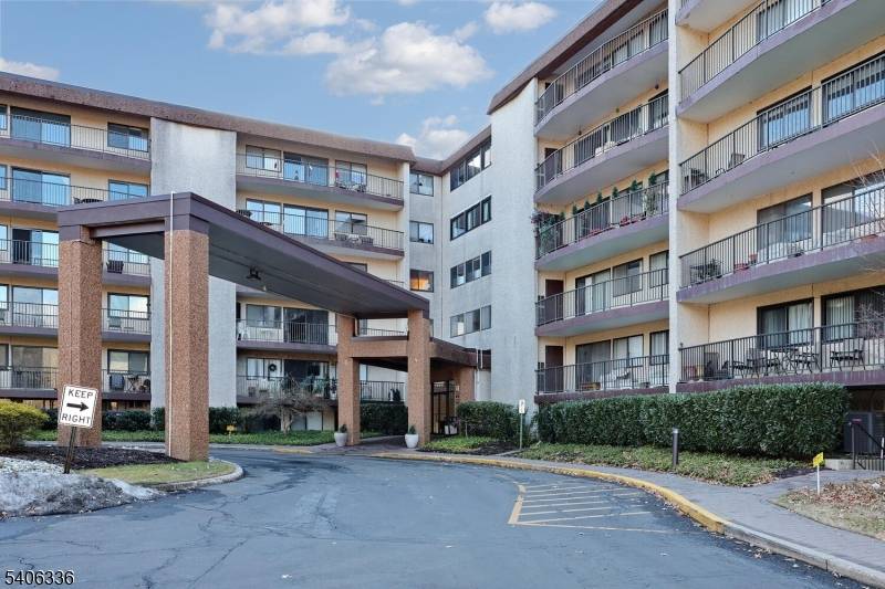 River Vale Twp., NJ 07675,521 Piermont Ave #403A