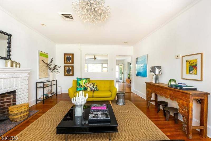 Glen Ridge Boro Twp., NJ 07028,124 Essex Ave