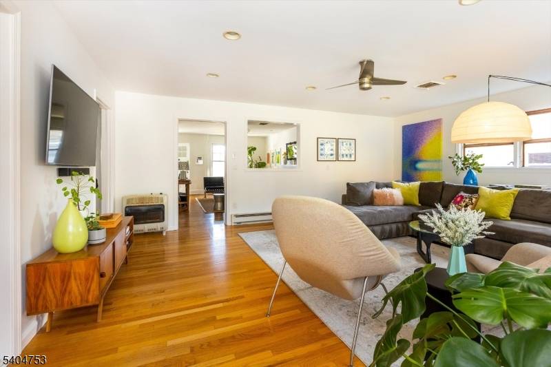 Glen Ridge Boro Twp., NJ 07028,124 Essex Ave