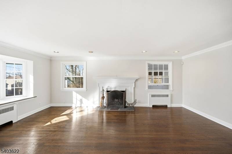 Livingston Twp., NJ 07039,34 W Lawn Rd