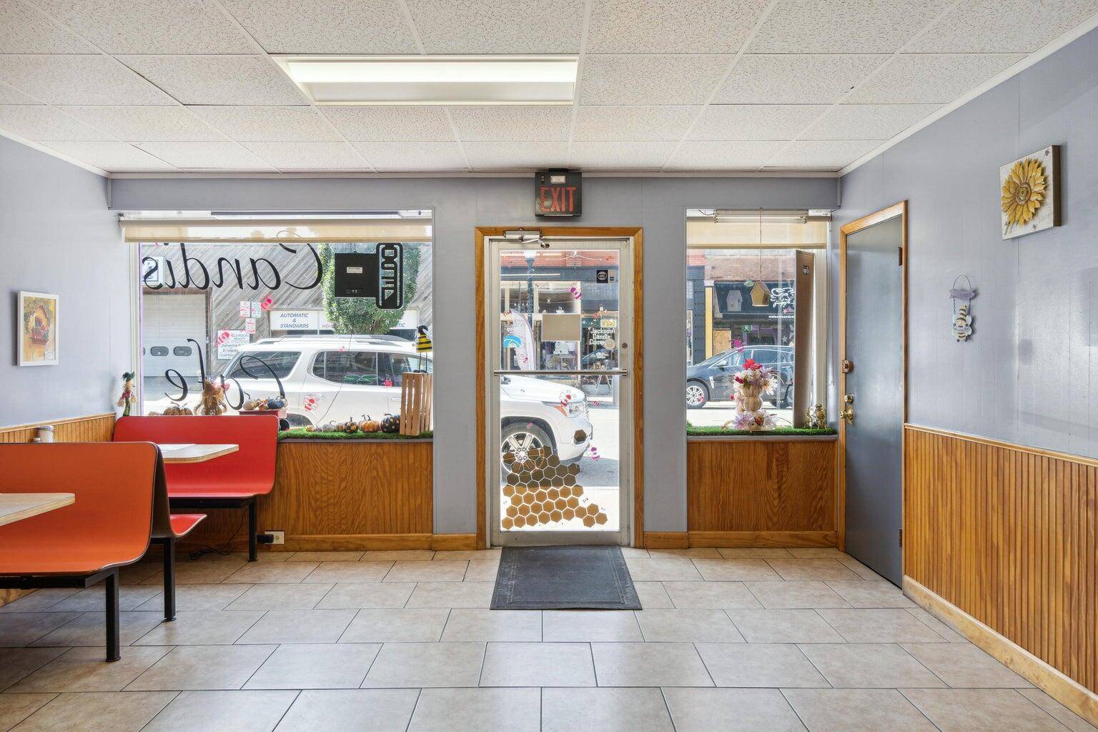 Jackson, MI 49201,223 S Mechanic ST