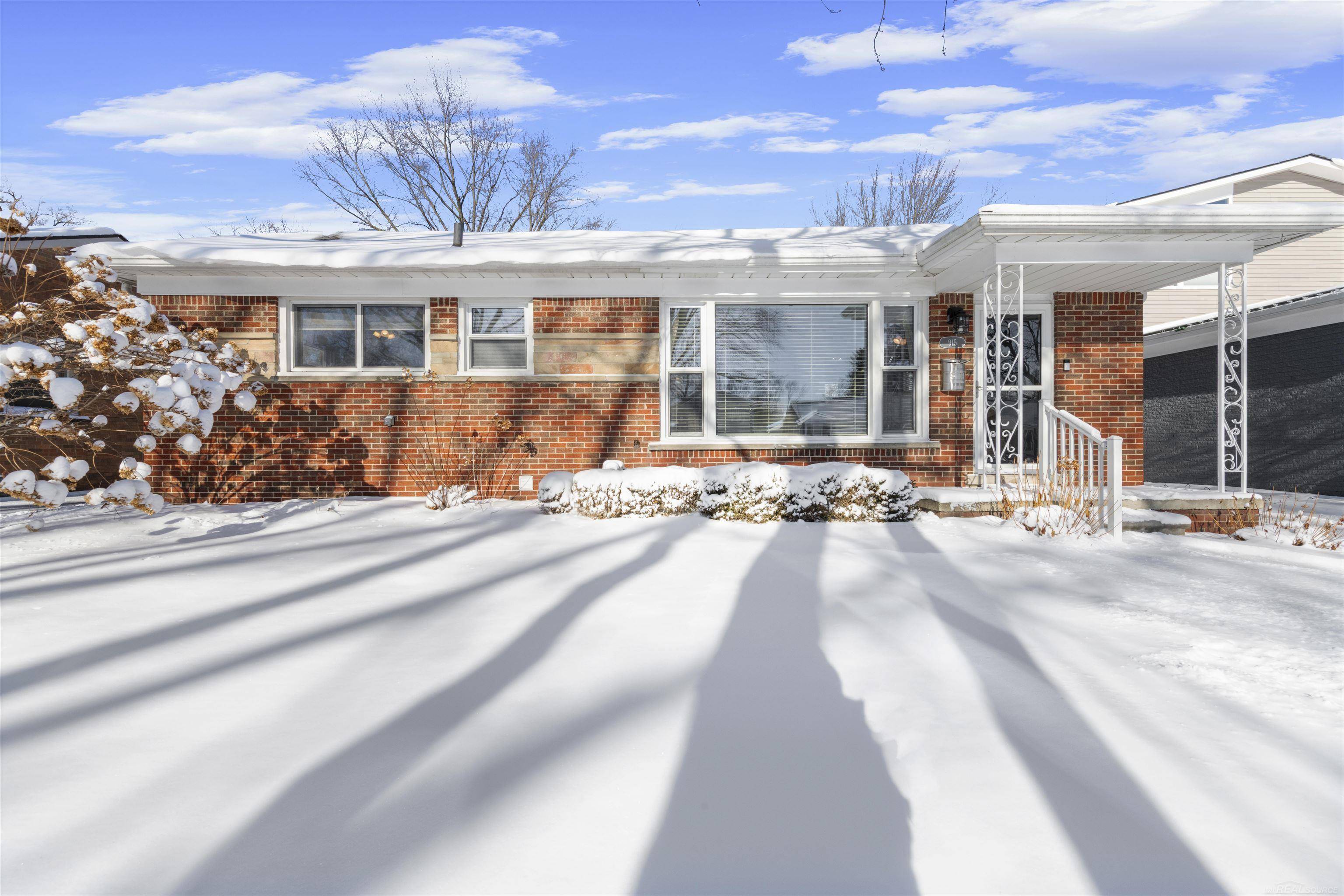 Royal Oak, MI 48073,915 Midland AVE