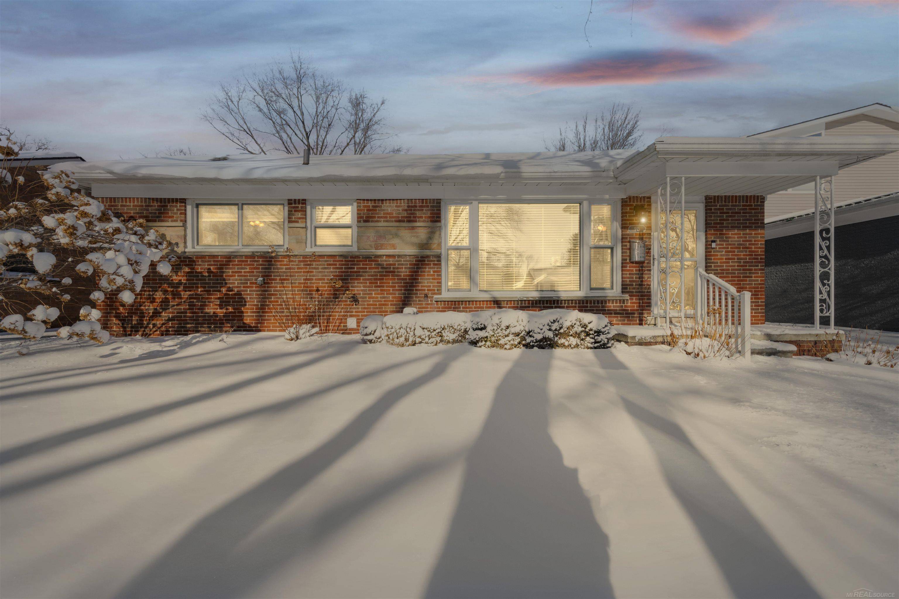 Royal Oak, MI 48073,915 Midland AVE