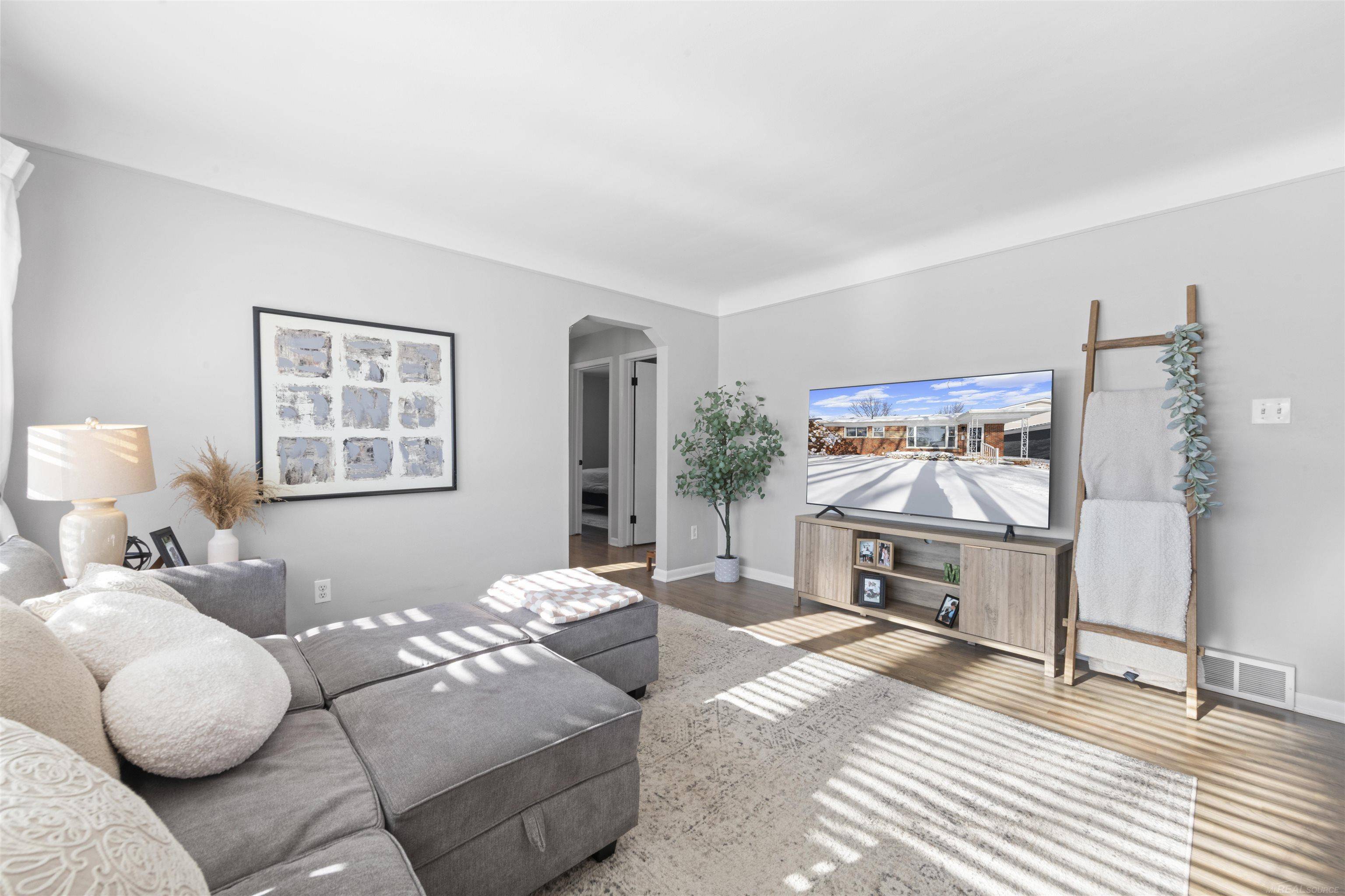 Royal Oak, MI 48073,915 Midland AVE