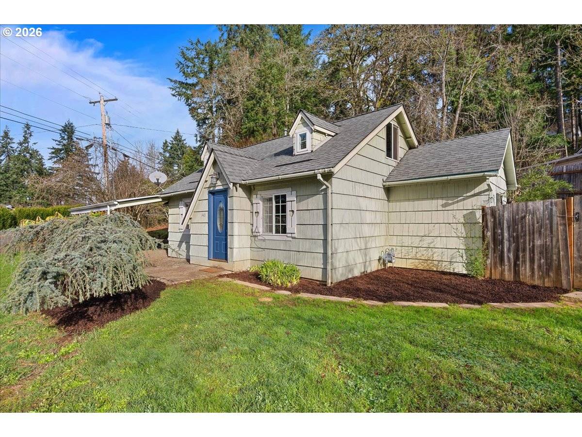 Silverton, OR 97381,1401 S WATER ST