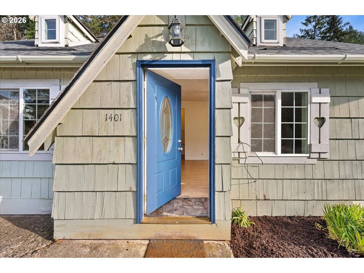 Silverton, OR 97381,1401 S WATER ST