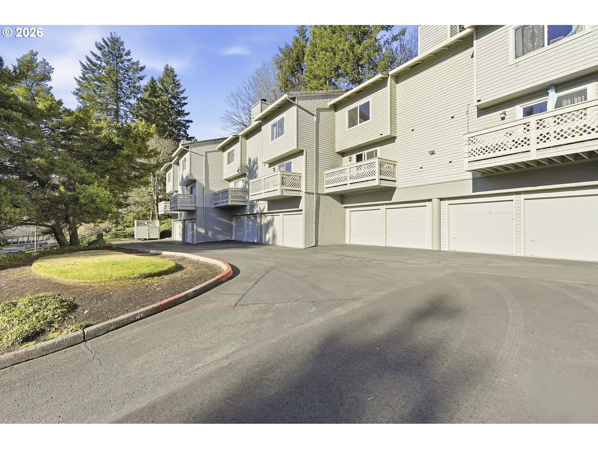 Lake Oswego, OR 97035,3433 MCNARY PKWY #803