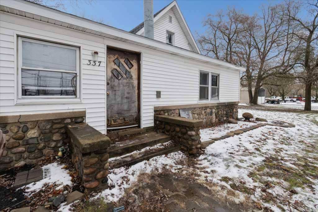 Shepherd, MI 48883,337 E Cottage