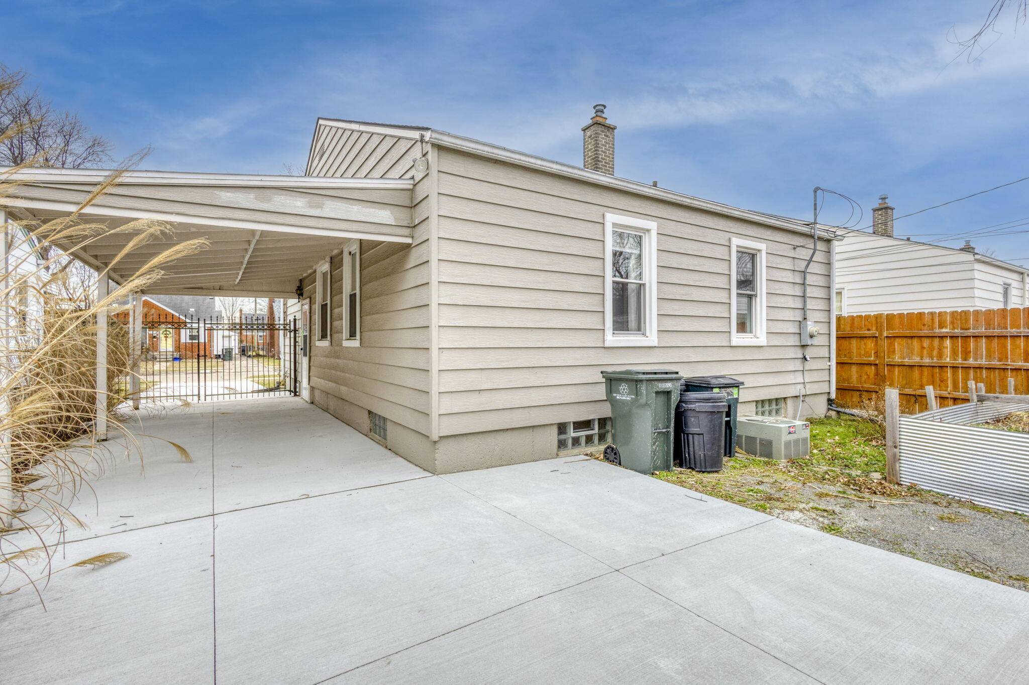 Saint Clair Shores, MI 48080,23005 California ST