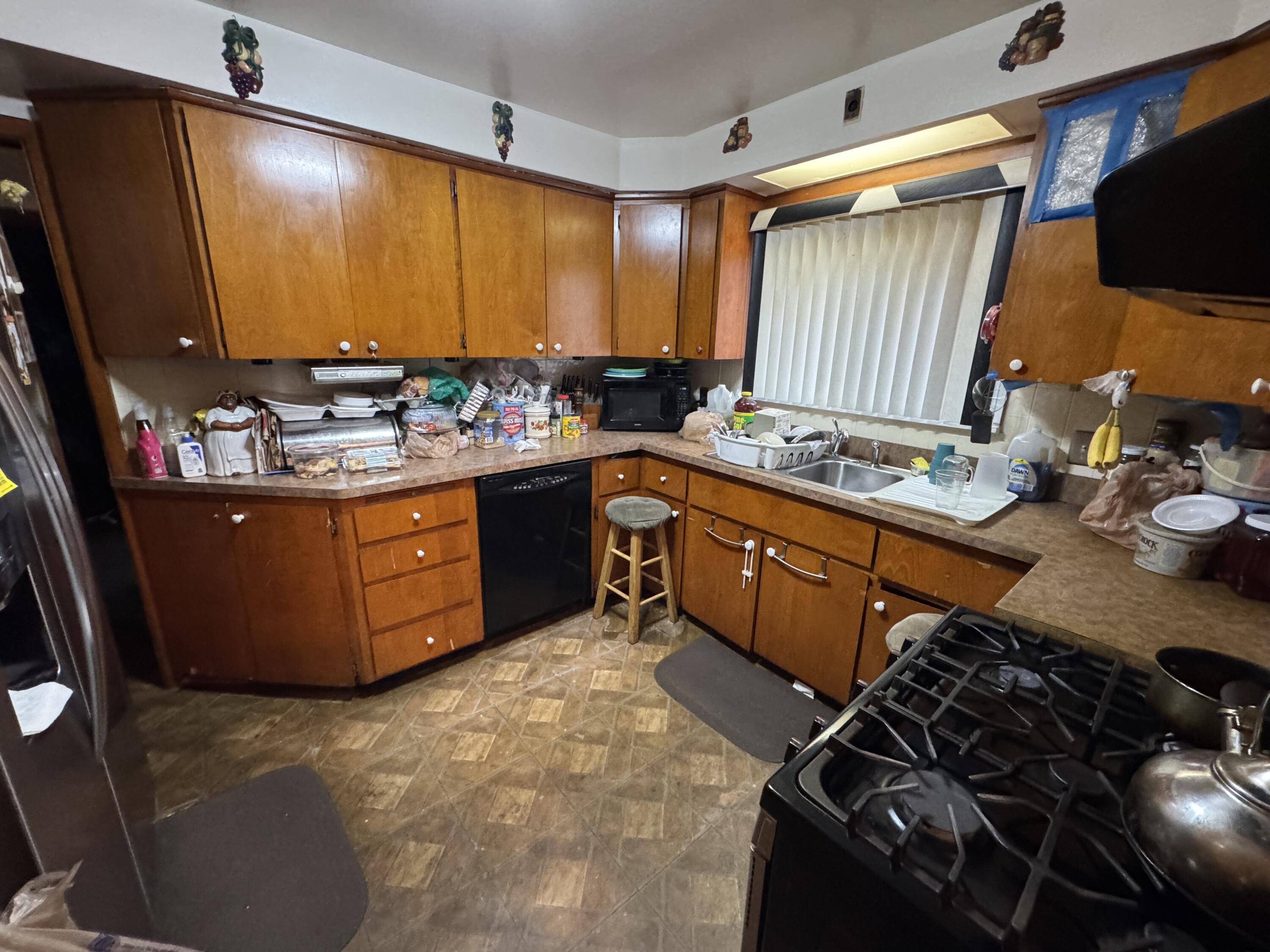 Detroit, MI 48224,9922 Yorkshire RD