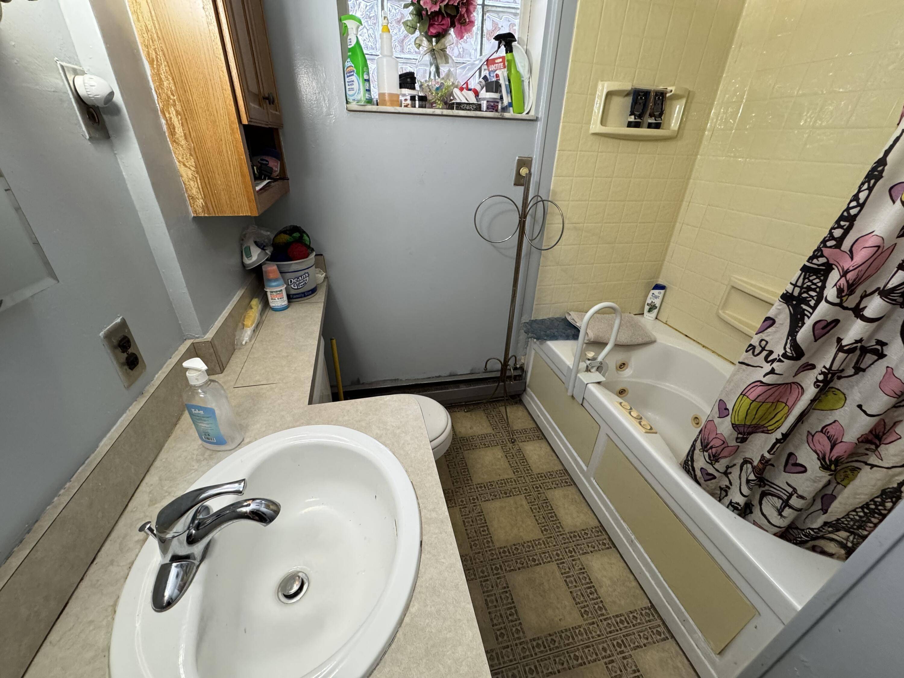 Detroit, MI 48224,9922 Yorkshire RD