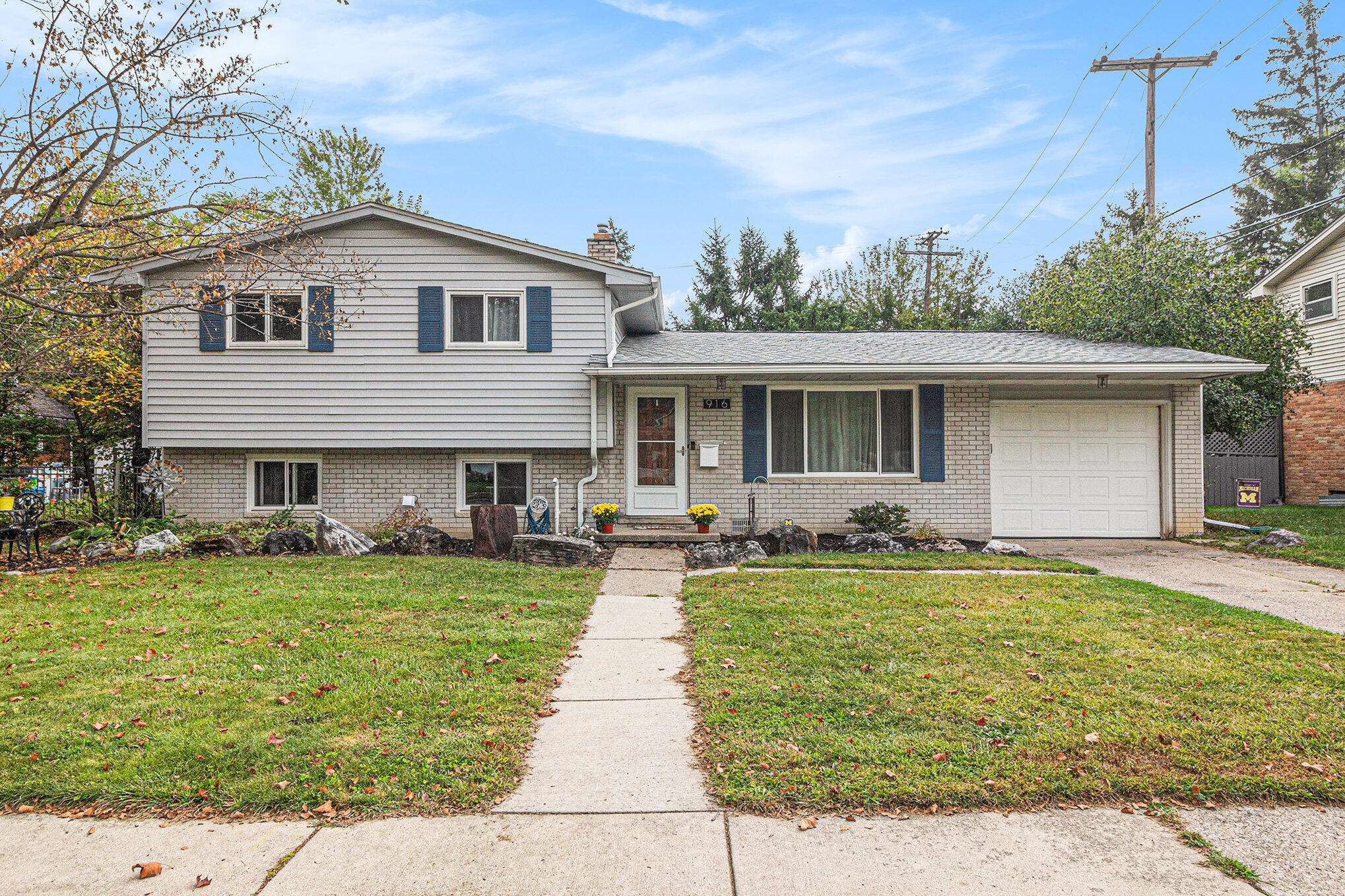 Ann Arbor, MI 48103,916 Patricia AVE