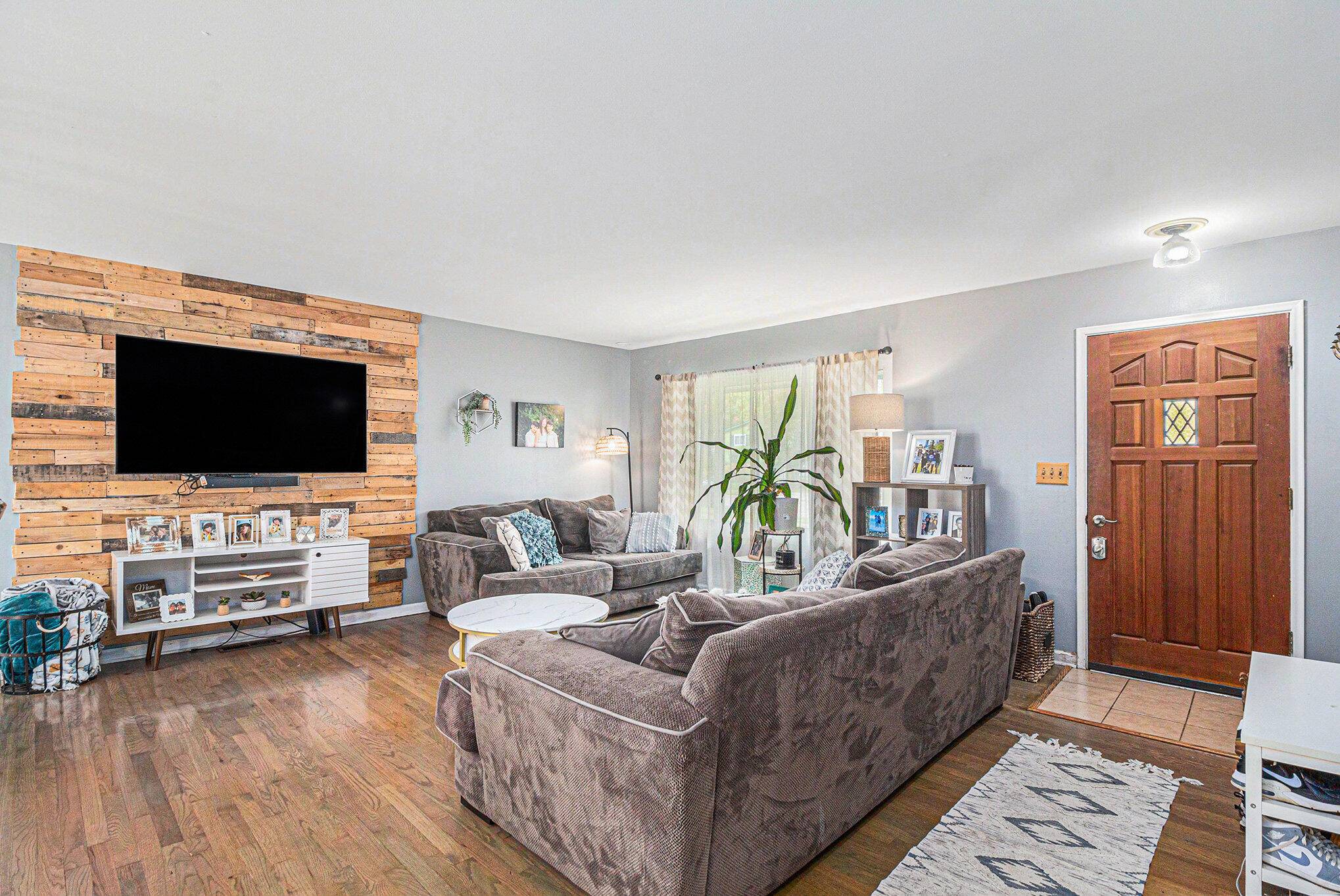 Ann Arbor, MI 48103,916 Patricia AVE