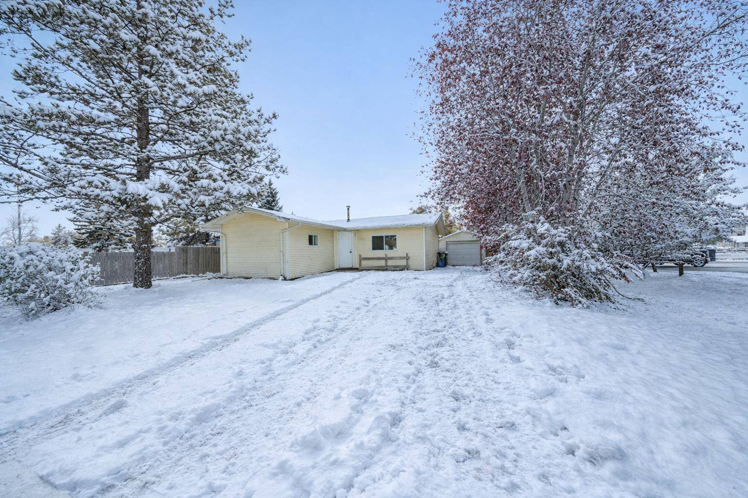 Penhold, AB T0M 1R0,1221 Lucina ST