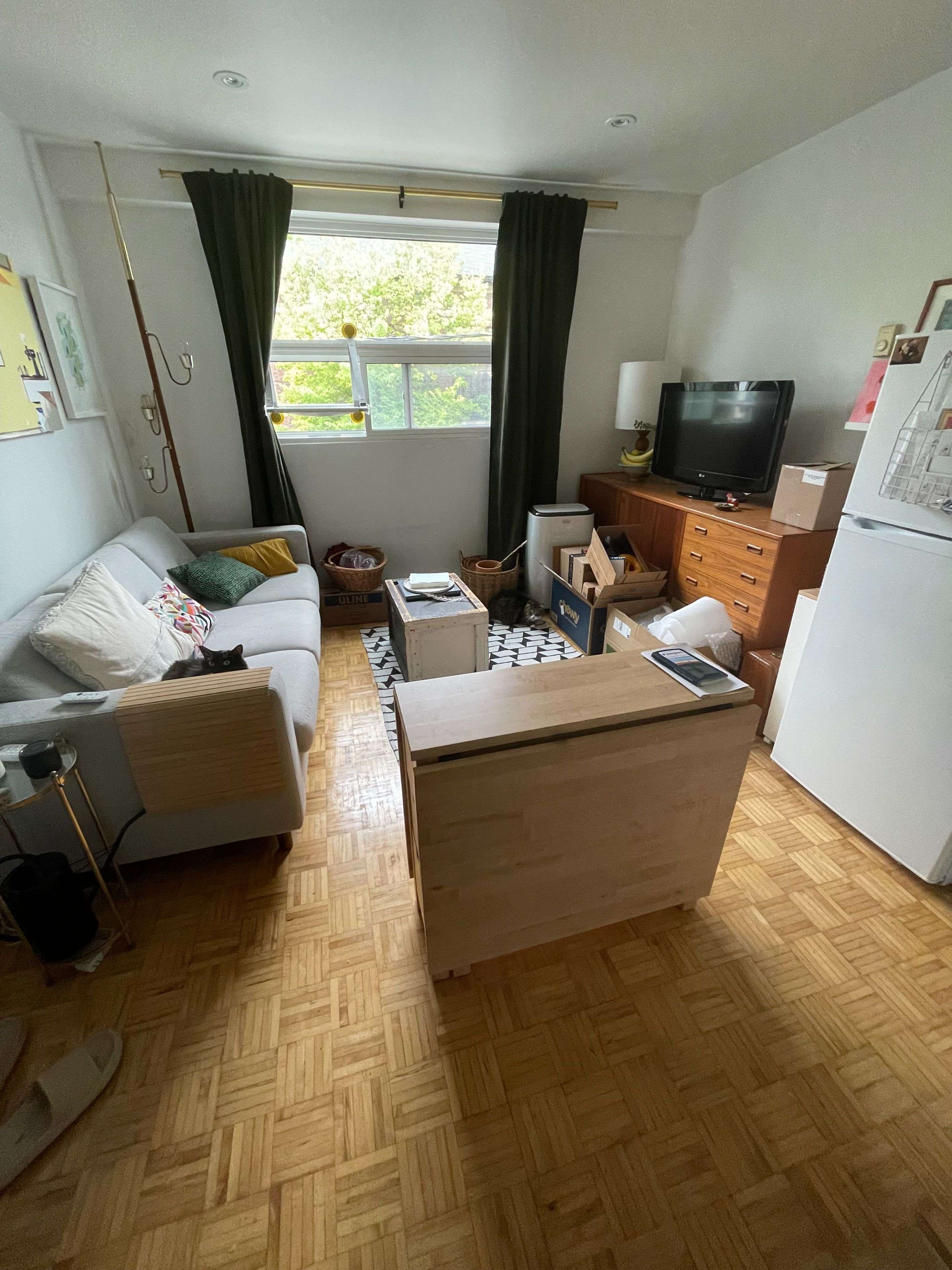 Toronto C01, ON M6H 1M5,1087 Bloor ST #204