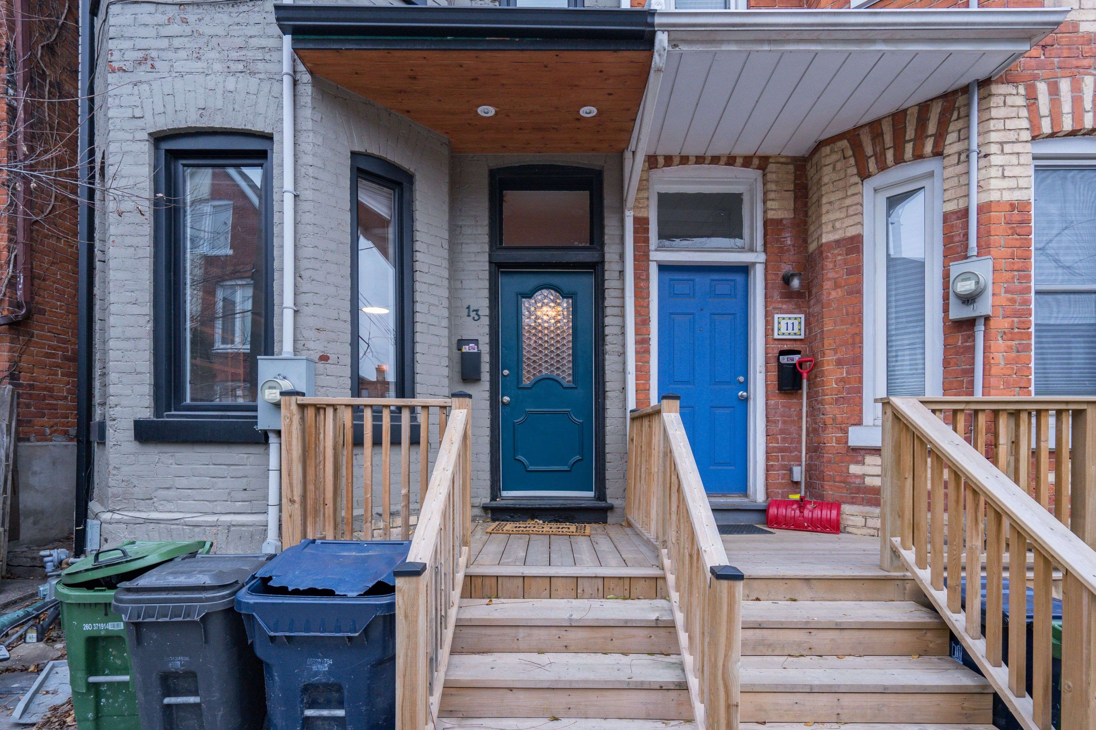 Toronto C01, ON M6J 2K3,13 Manning AVE