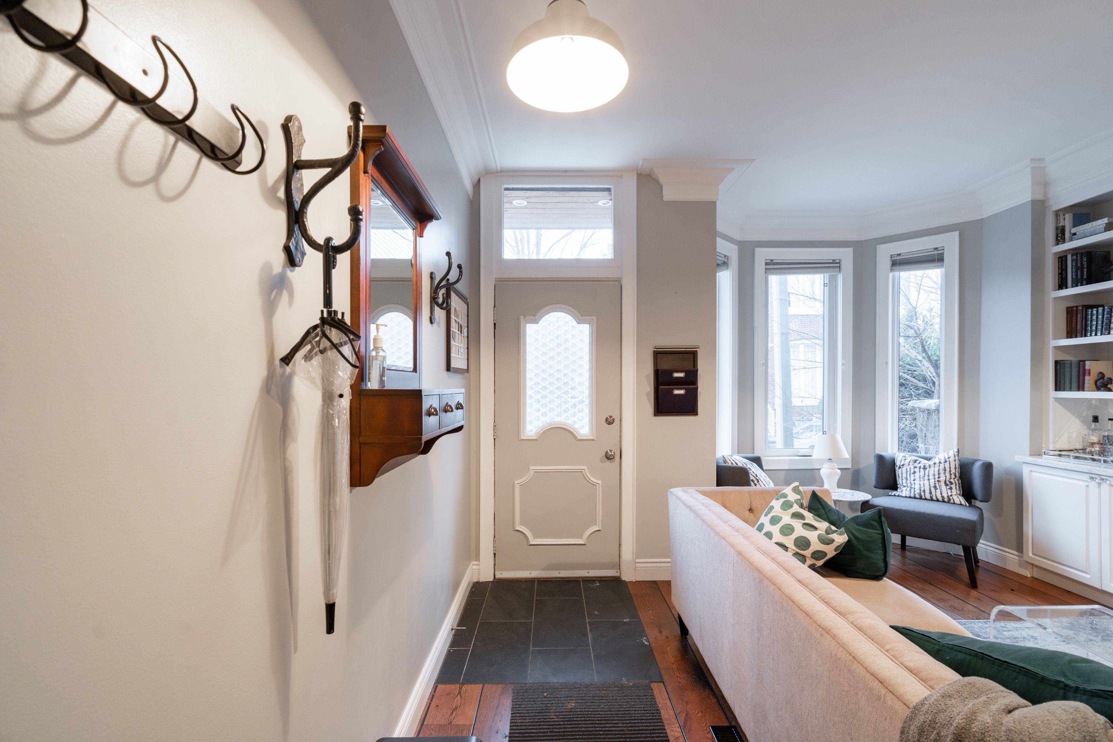 Toronto C01, ON M6J 2K3,13 Manning AVE