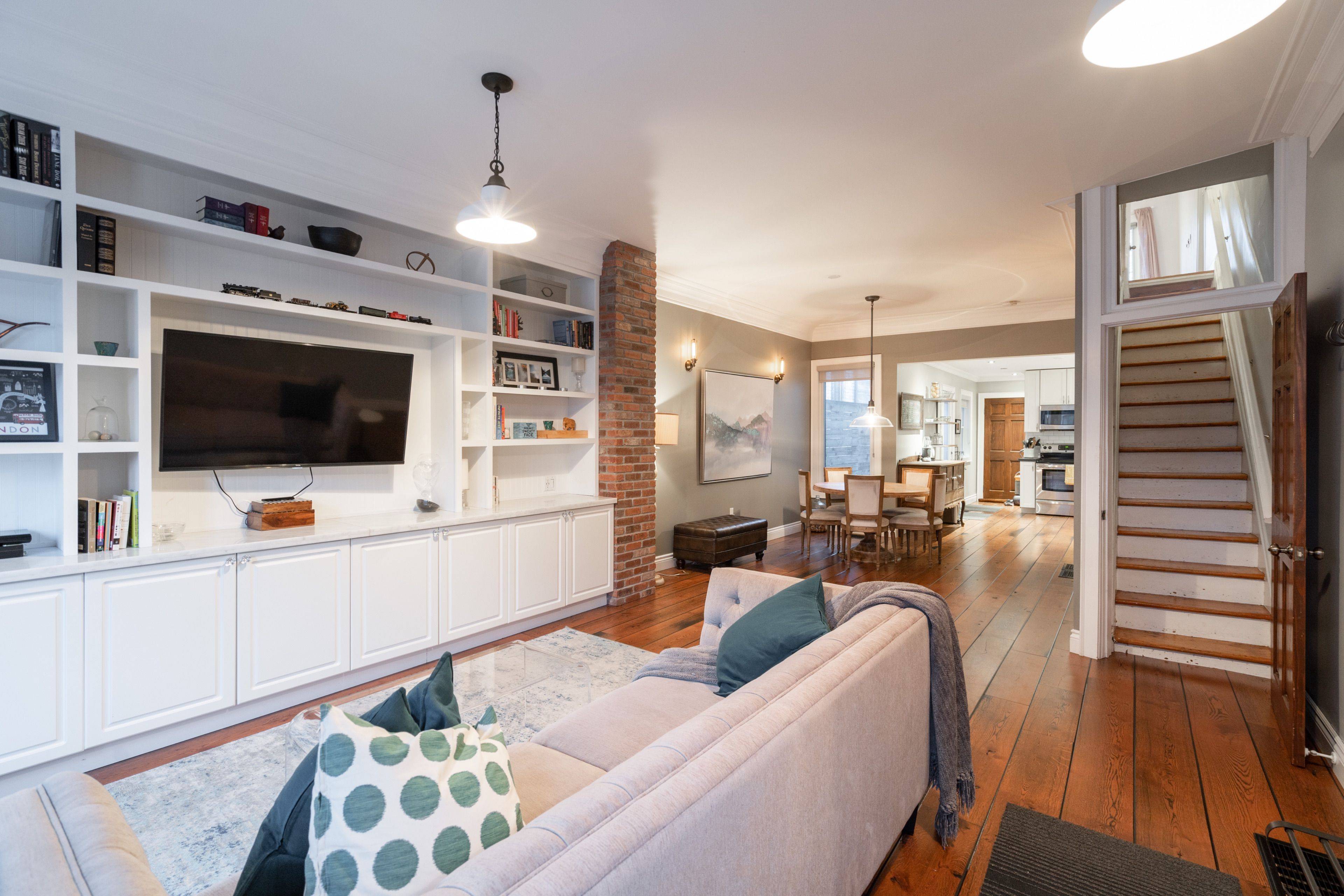 Toronto C01, ON M6J 2K3,13 Manning AVE