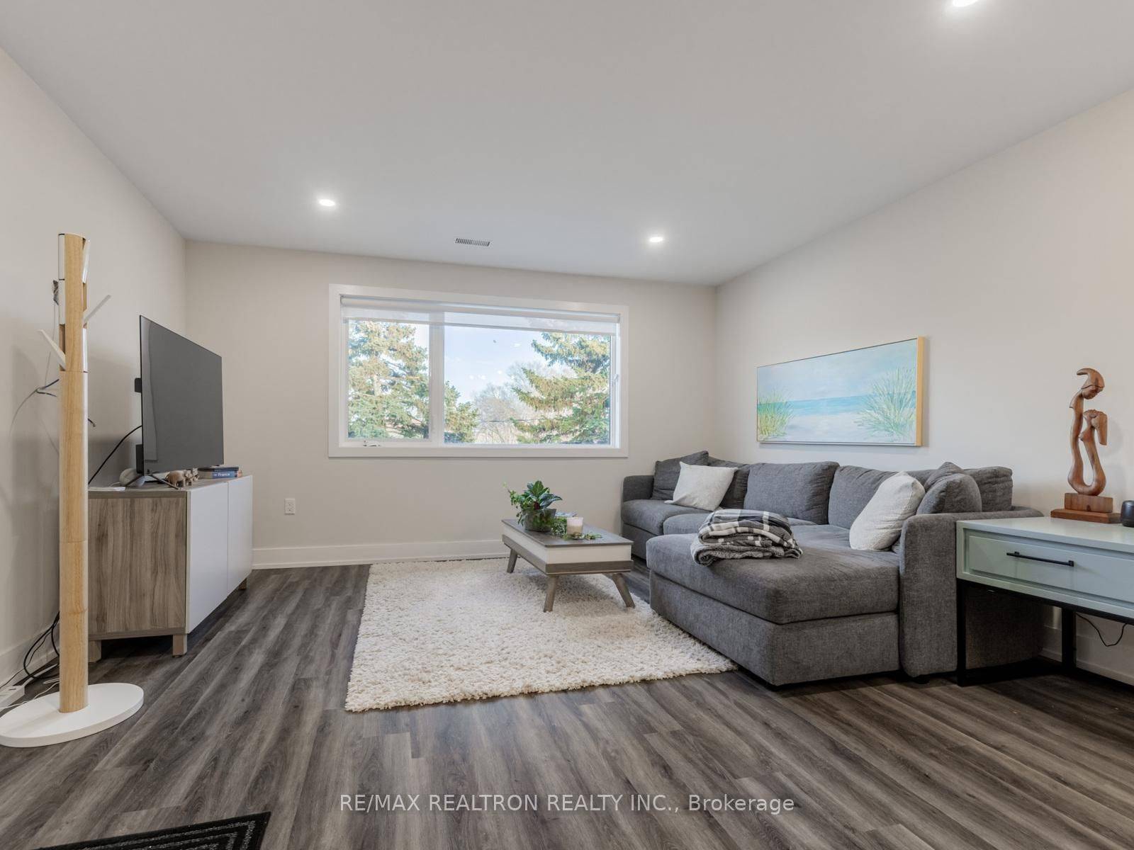 Toronto C07, ON M2R 1N7,560 Finch AVE W #Main